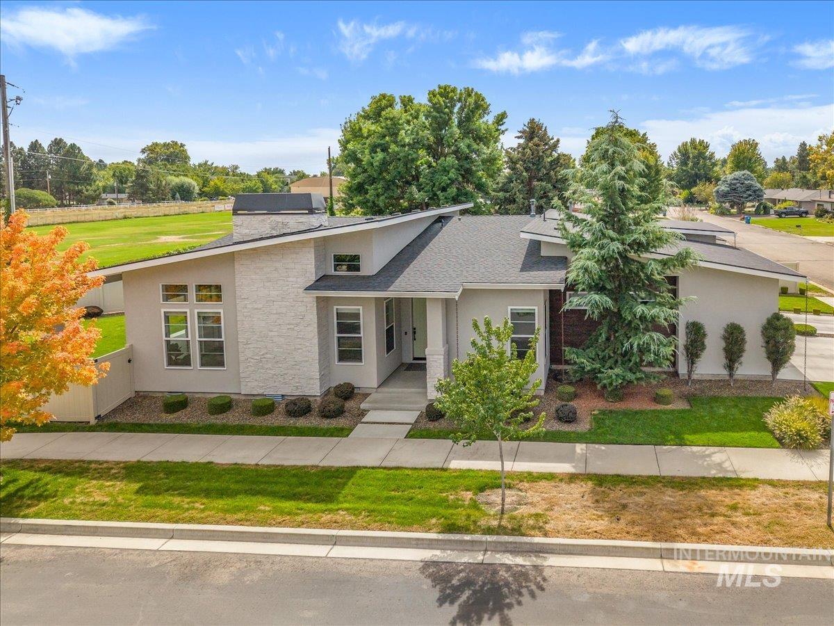 372 N Taylor, Eagle, Idaho 83116, 3 Bedrooms, 2 Bathrooms, Residential For Sale, Price $805,000,MLS 99003660