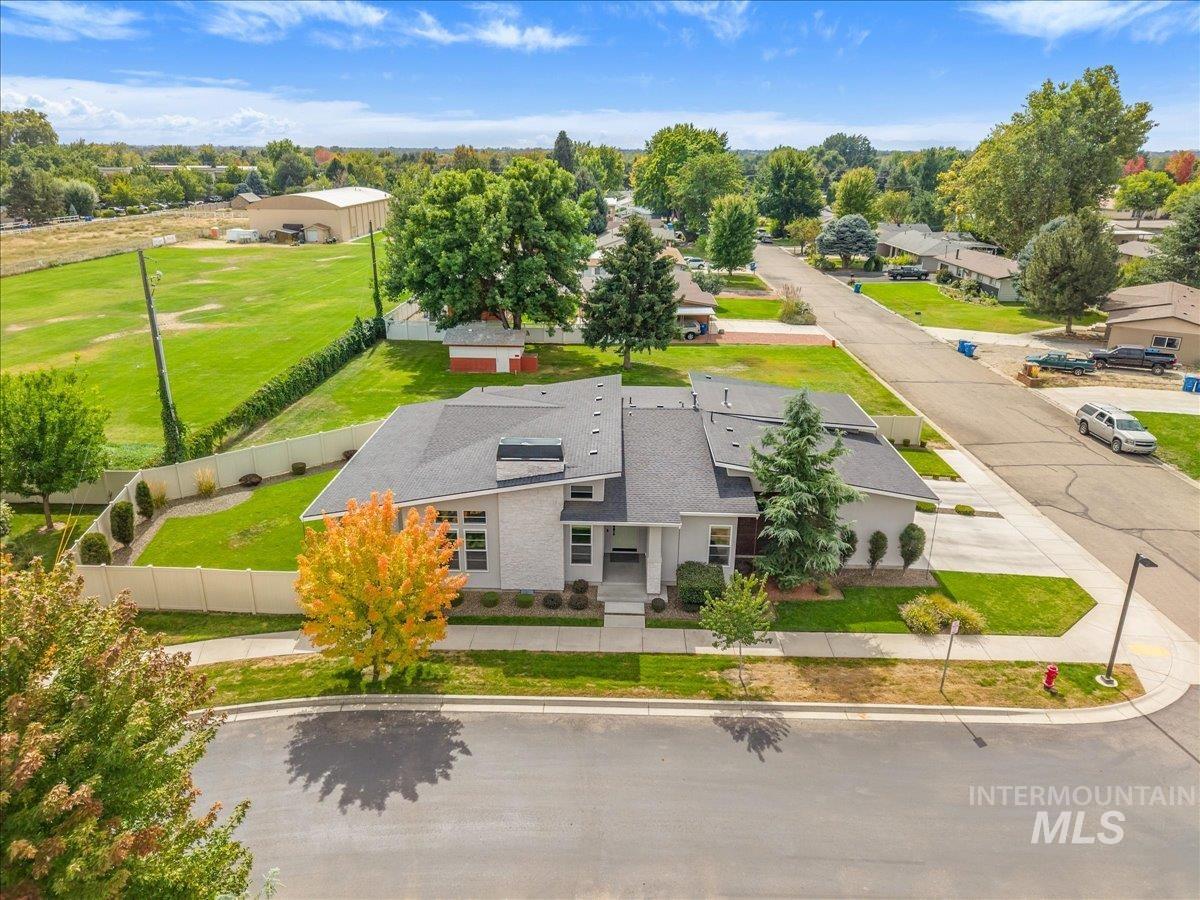 372 N Taylor, Eagle, Idaho 83116, 3 Bedrooms, 2 Bathrooms, Residential For Sale, Price $805,000,MLS 99003660
