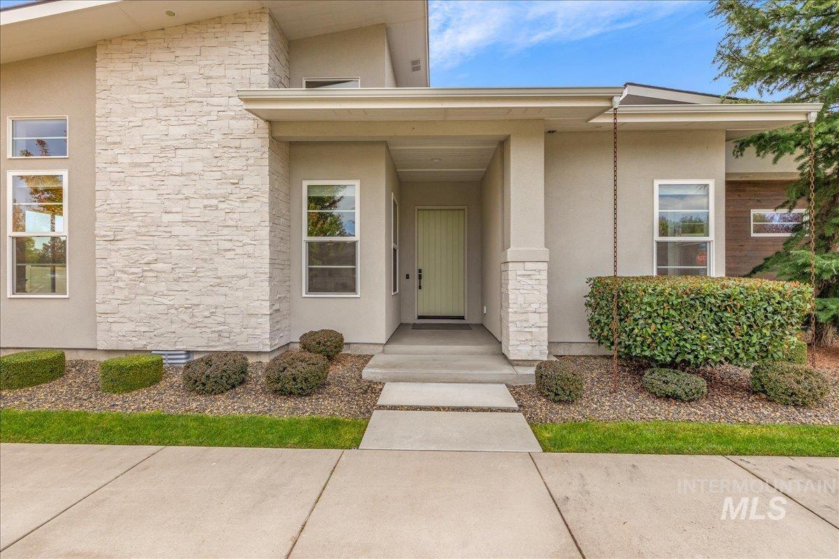 372 N Taylor, Eagle, Idaho 83116, 3 Bedrooms, 2 Bathrooms, Residential For Sale, Price $805,000,MLS 99003660