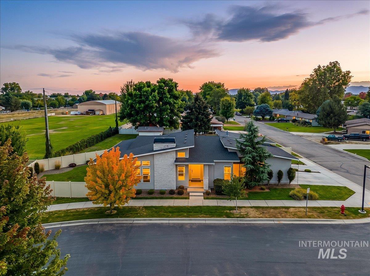 372 N Taylor, Eagle, Idaho 83116, 3 Bedrooms, 2 Bathrooms, Residential For Sale, Price $805,000,MLS 99003660