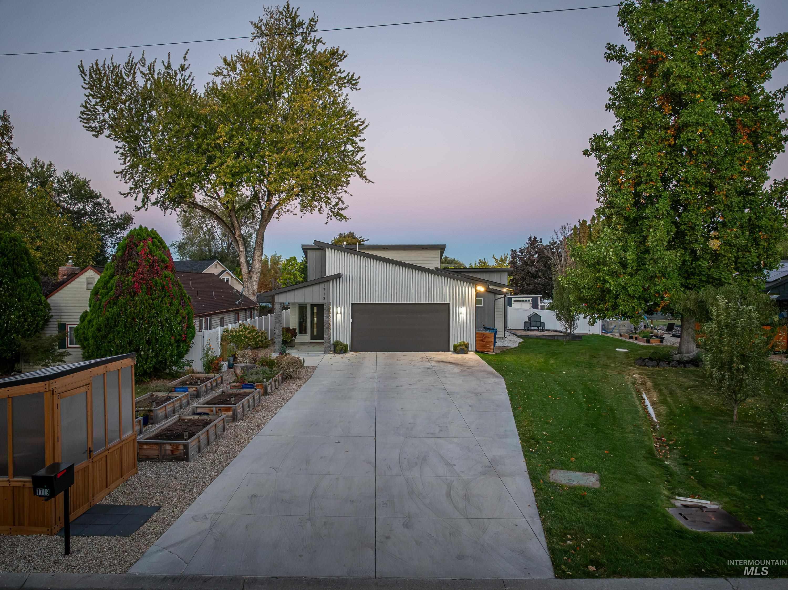 1719 S Hilton St, Boise, Idaho 83705, 3 Bedrooms, 2.5 Bathrooms, Residential For Sale, Price $798,000, 99003664