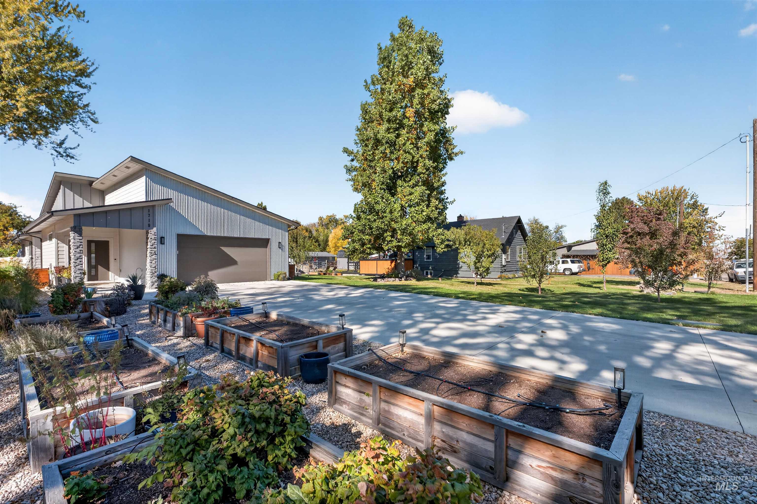 1719 S Hilton St, Boise, Idaho 83705, 3 Bedrooms, 2.5 Bathrooms, Residential For Sale, Price $798,000,MLS 99003664