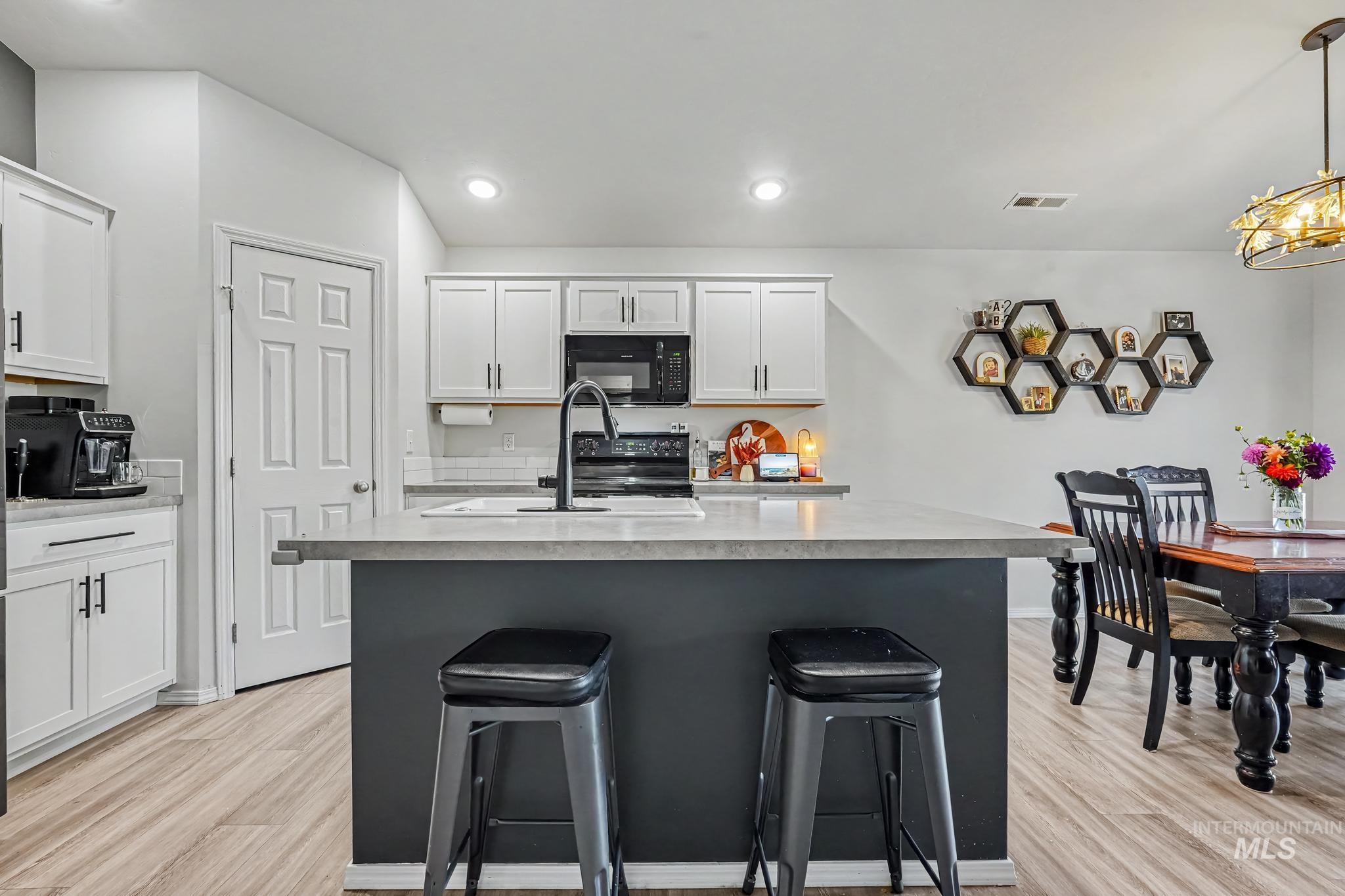 4370 S Yankees Way, Nampa, Idaho 83686, 3 Bedrooms, 2 Bathrooms, Residential For Sale, Price $429,990,MLS 99003667