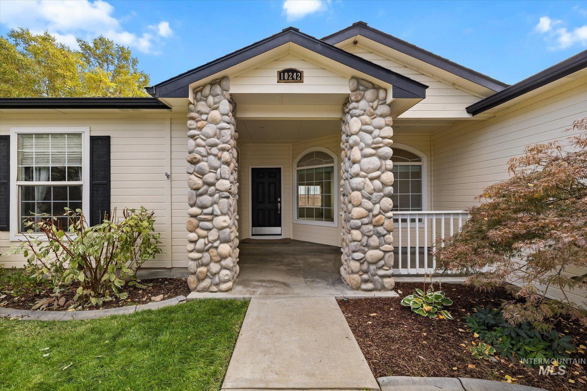 10242 N Blacktail Ave, Boise, Idaho 83714, 3 Bedrooms, 2 Bathrooms, Residential For Sale, Price $639,900,MLS 99003668