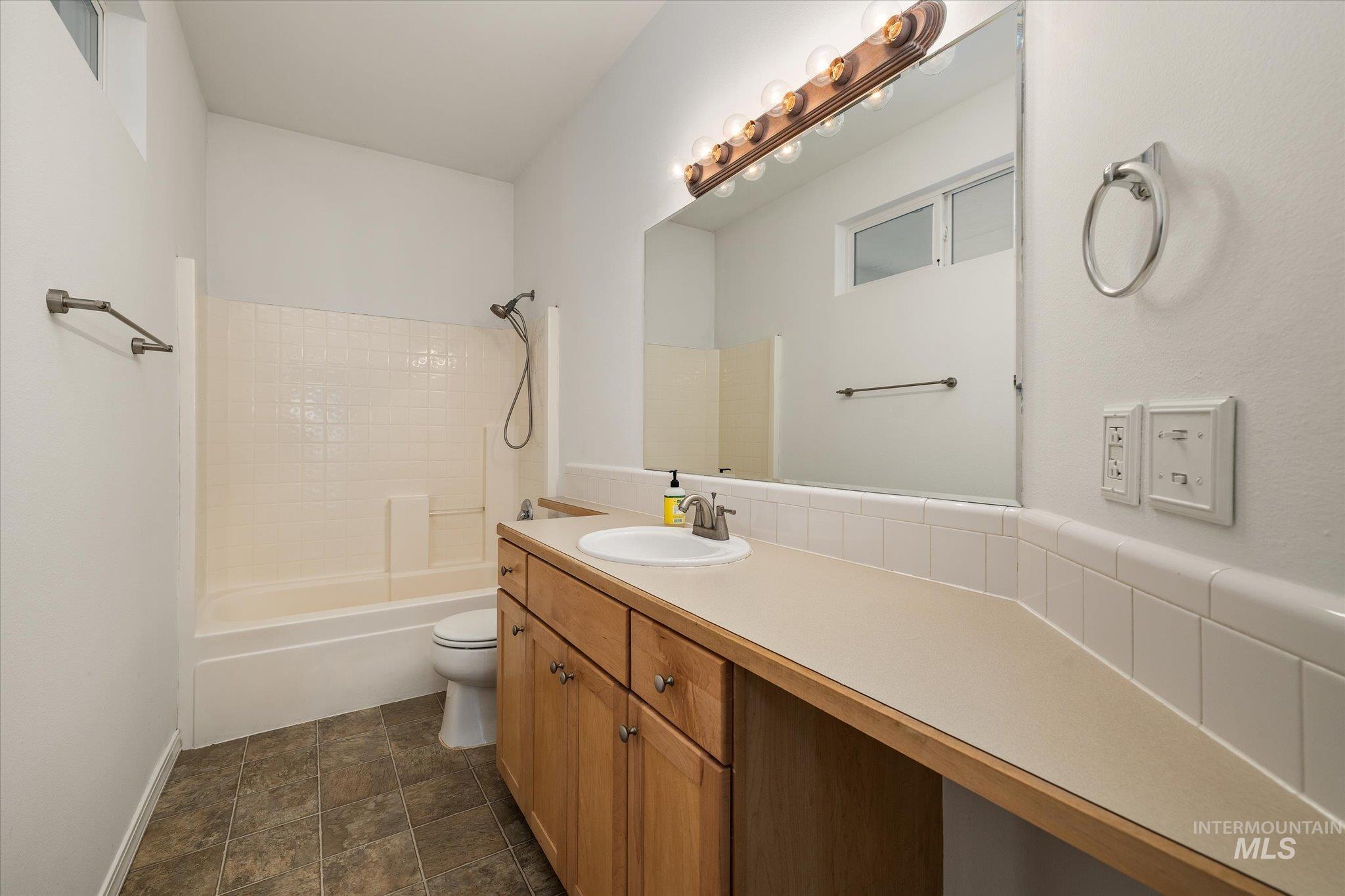 10242 N Blacktail Ave, Boise, Idaho 83714, 3 Bedrooms, 2 Bathrooms, Residential For Sale, Price $639,900,MLS 99003668