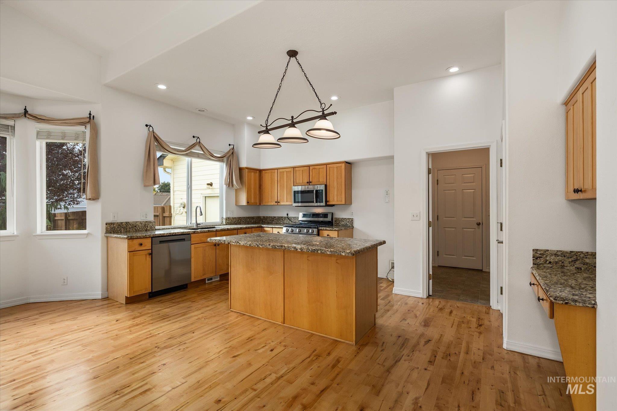 10242 N Blacktail Ave, Boise, Idaho 83714, 3 Bedrooms, 2 Bathrooms, Residential For Sale, Price $639,900,MLS 99003668