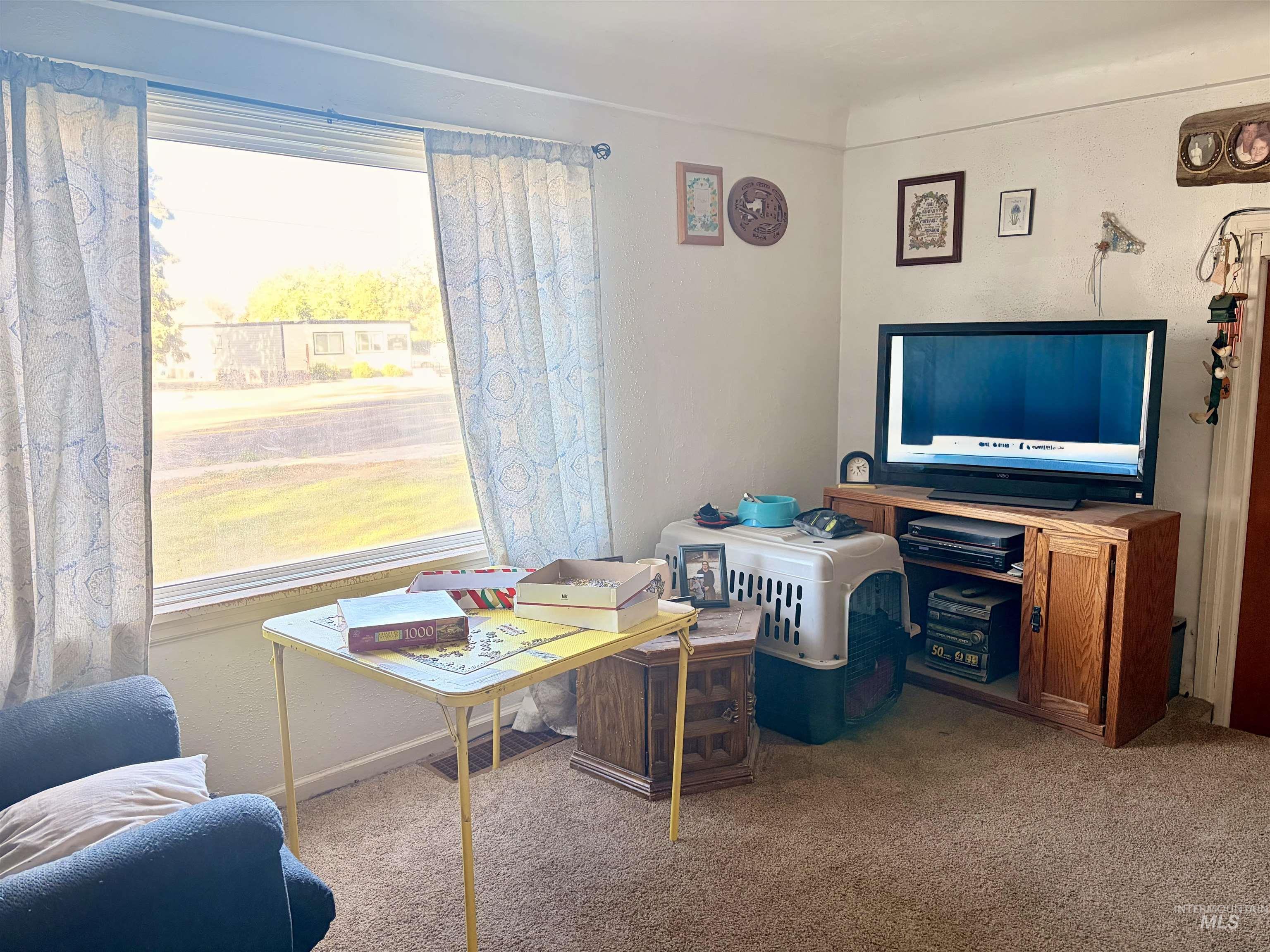 287 Falls Avenue West, Twin Falls, Idaho 83301, 2 Bedrooms, 1.5 Bathrooms, Residential For Sale, Price $269,900,MLS 99003670