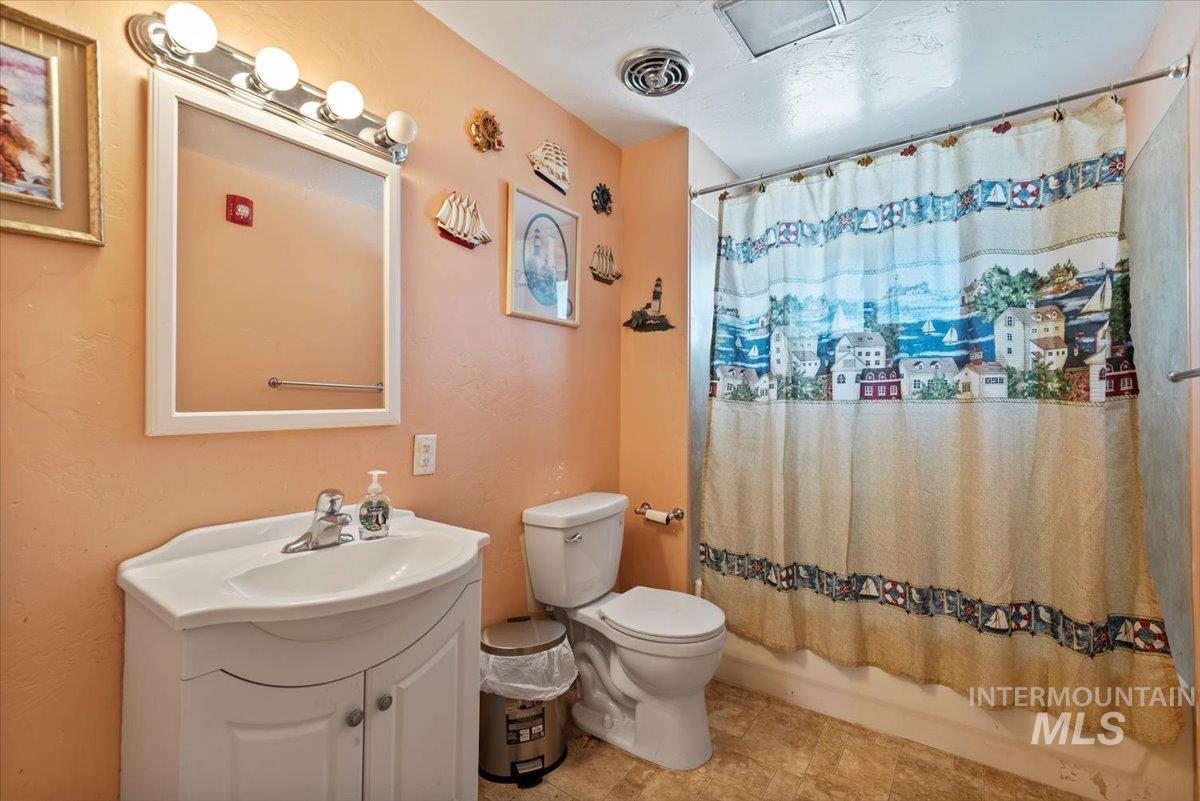 515 N 16th Ave, Nampa, Idaho 83687, 3 Bedrooms, 2 Bathrooms, Residential For Sale, Price $459,900,MLS 99003672