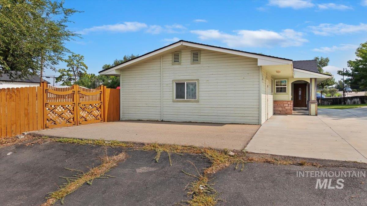 515 N 16th Ave, Nampa, Idaho 83687, 3 Bedrooms, 2 Bathrooms, Residential For Sale, Price $459,900,MLS 99003672