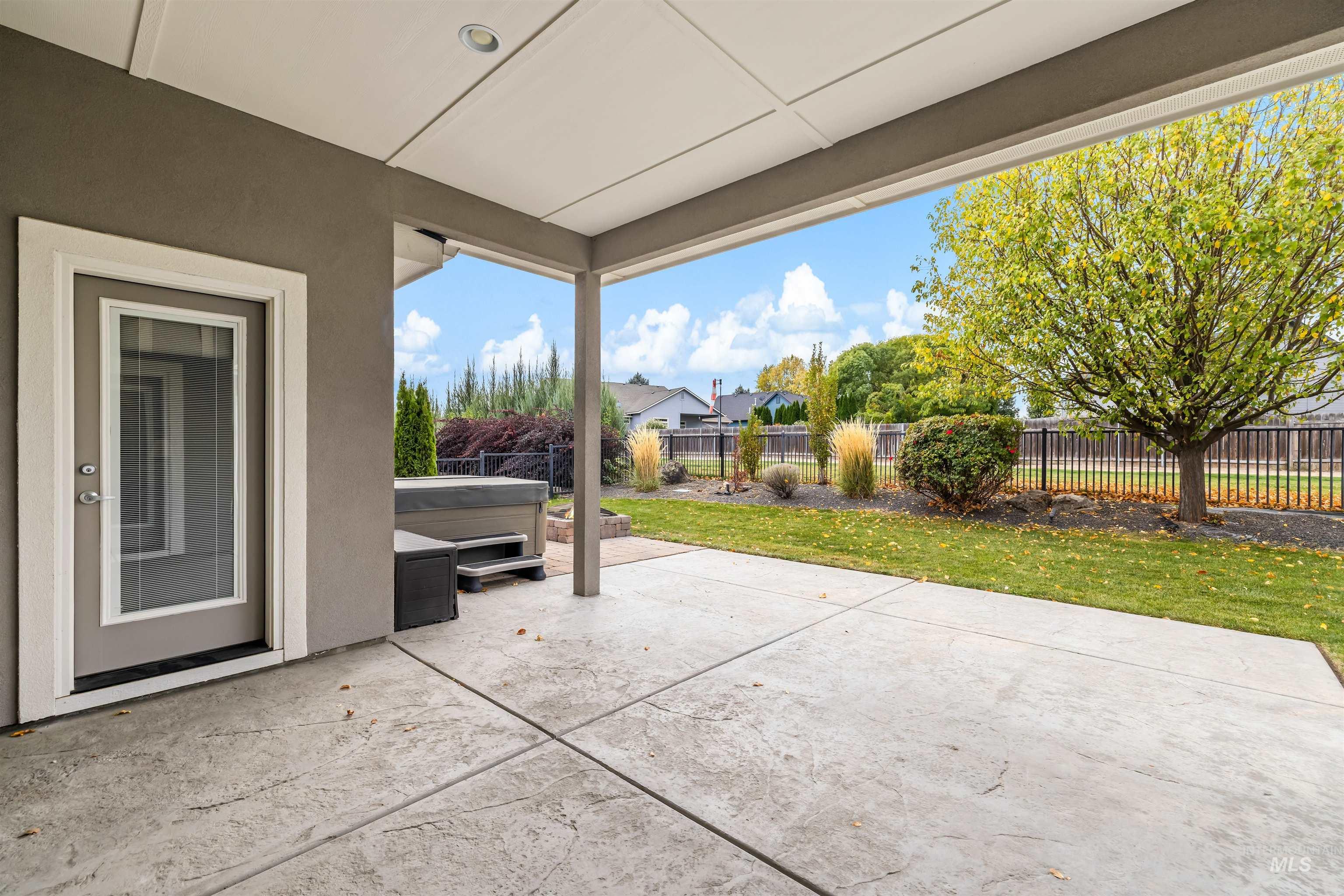 1085 W Tanzanite Drive, Kuna, Idaho 83634, 3 Bedrooms, 2 Bathrooms, Residential For Sale, Price $695,900,MLS 99003682