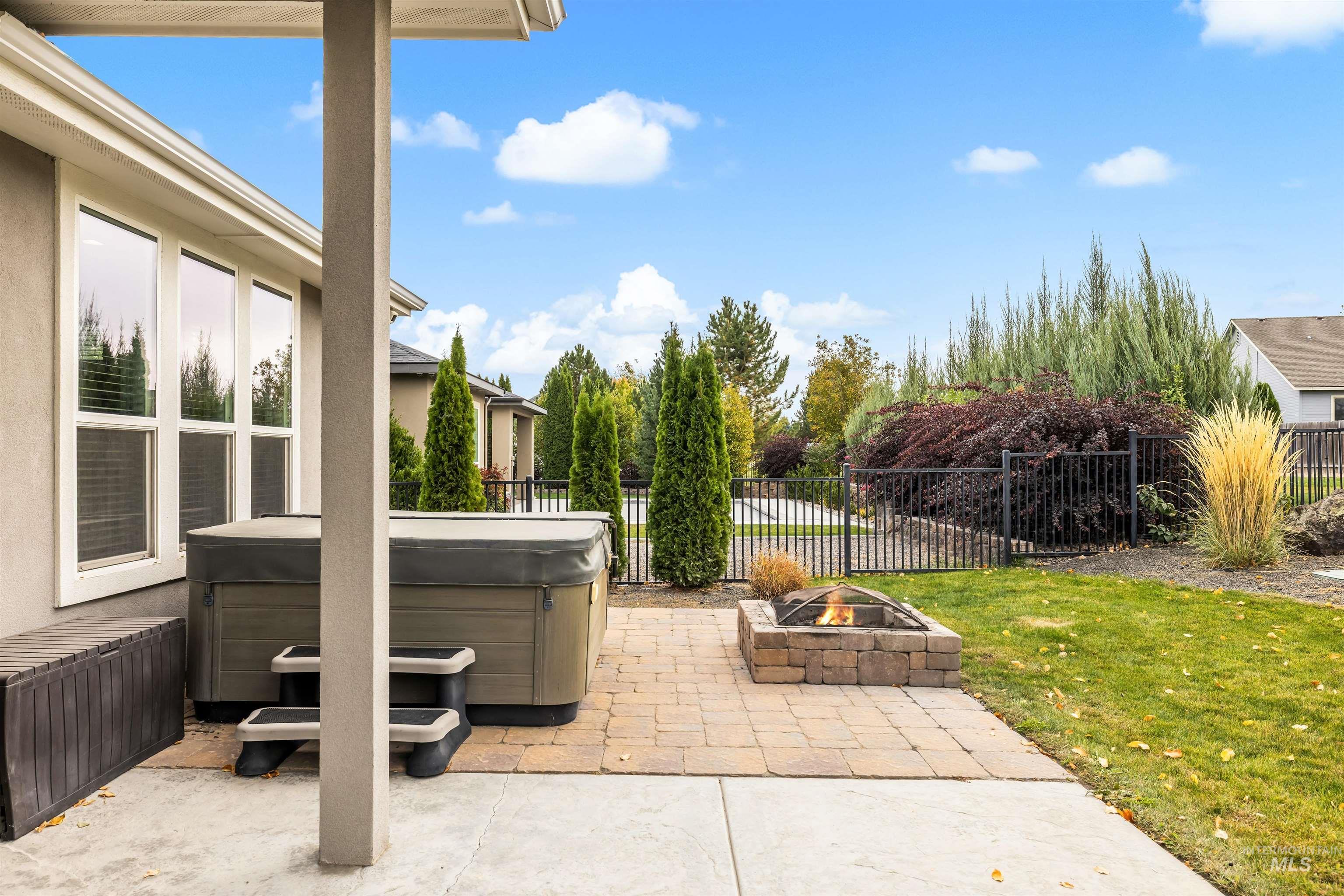 1085 W Tanzanite Drive, Kuna, Idaho 83634, 3 Bedrooms, 2 Bathrooms, Residential For Sale, Price $695,900,MLS 99003682