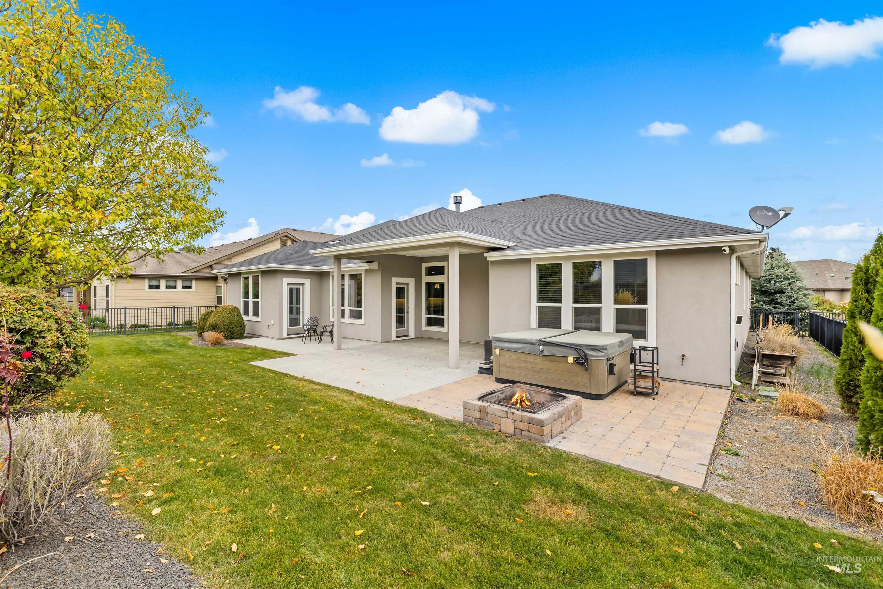 1085 W Tanzanite Drive, Kuna, Idaho 83634, 3 Bedrooms, 2 Bathrooms, Residential For Sale, Price $695,900,MLS 99003682