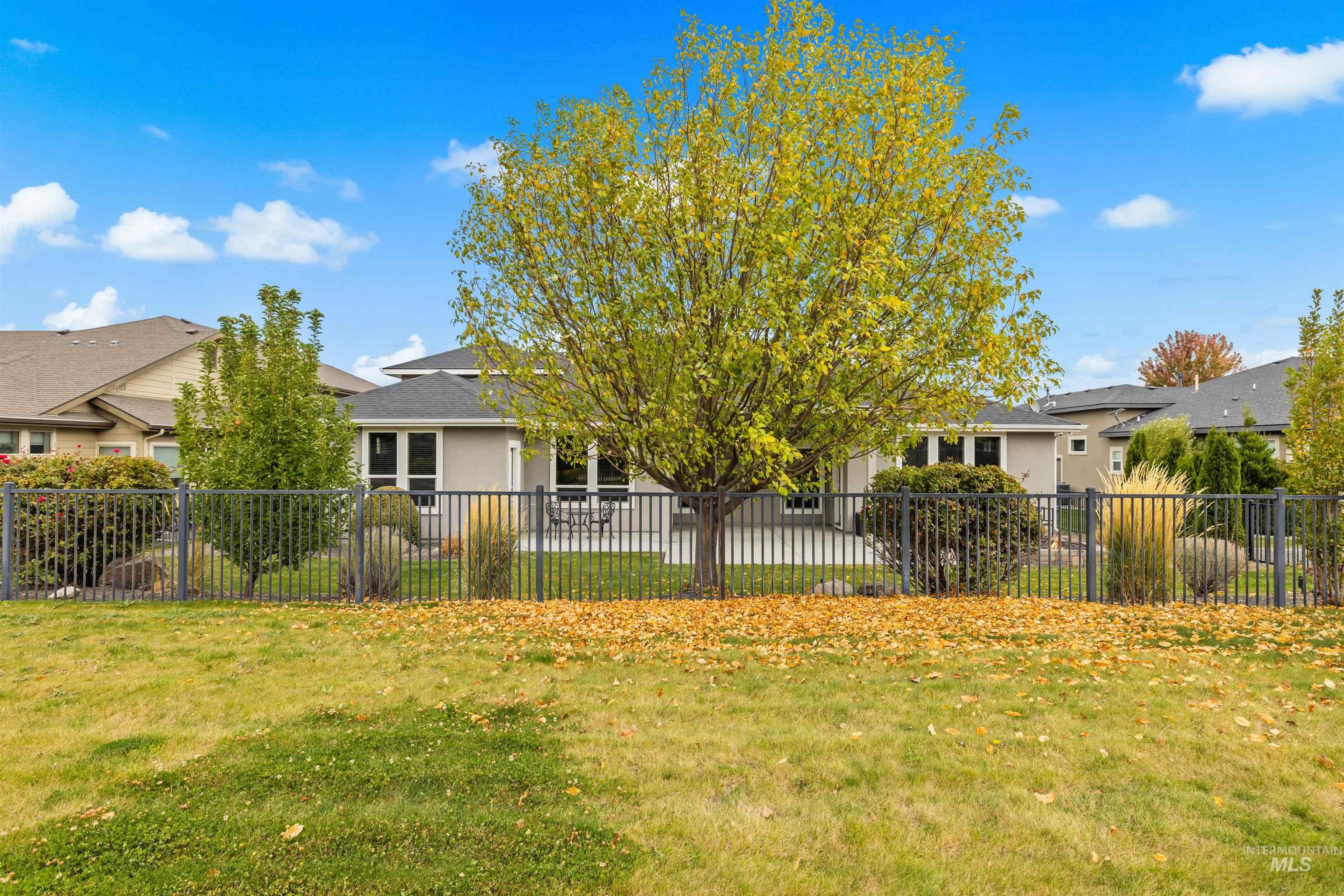 1085 W Tanzanite Drive, Kuna, Idaho 83634, 3 Bedrooms, 2 Bathrooms, Residential For Sale, Price $695,900,MLS 99003682