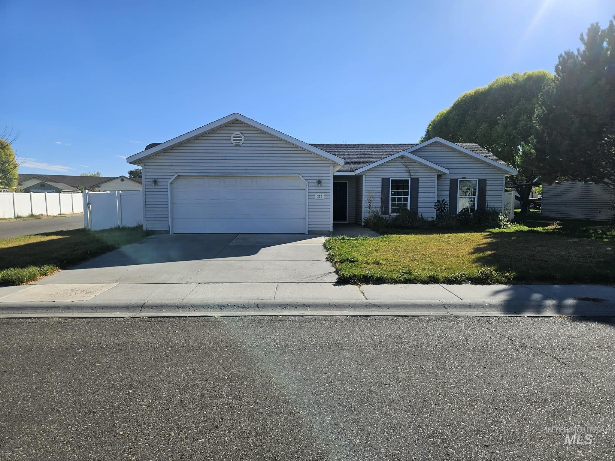 226 Bellevue Ct, Twin Falls, Idaho 83301, 3 Bedrooms, 2 Bathrooms, Residential For Sale, Price $279,000,MLS 99003684