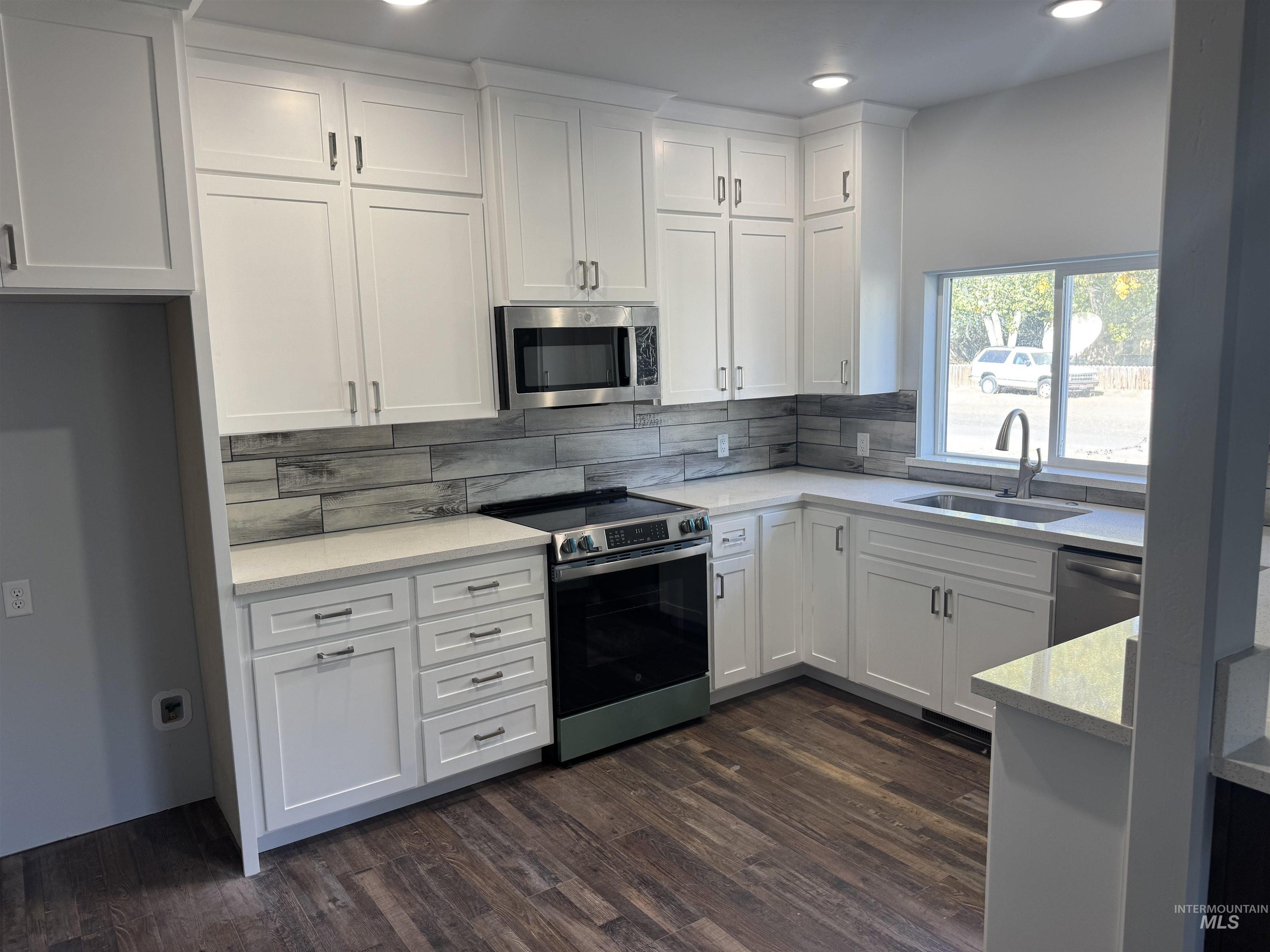 429 3rd Ave. W, Wendell, Idaho 83355, 5 Bedrooms, 3 Bathrooms, Residential For Sale, Price $463,000,MLS 99003688