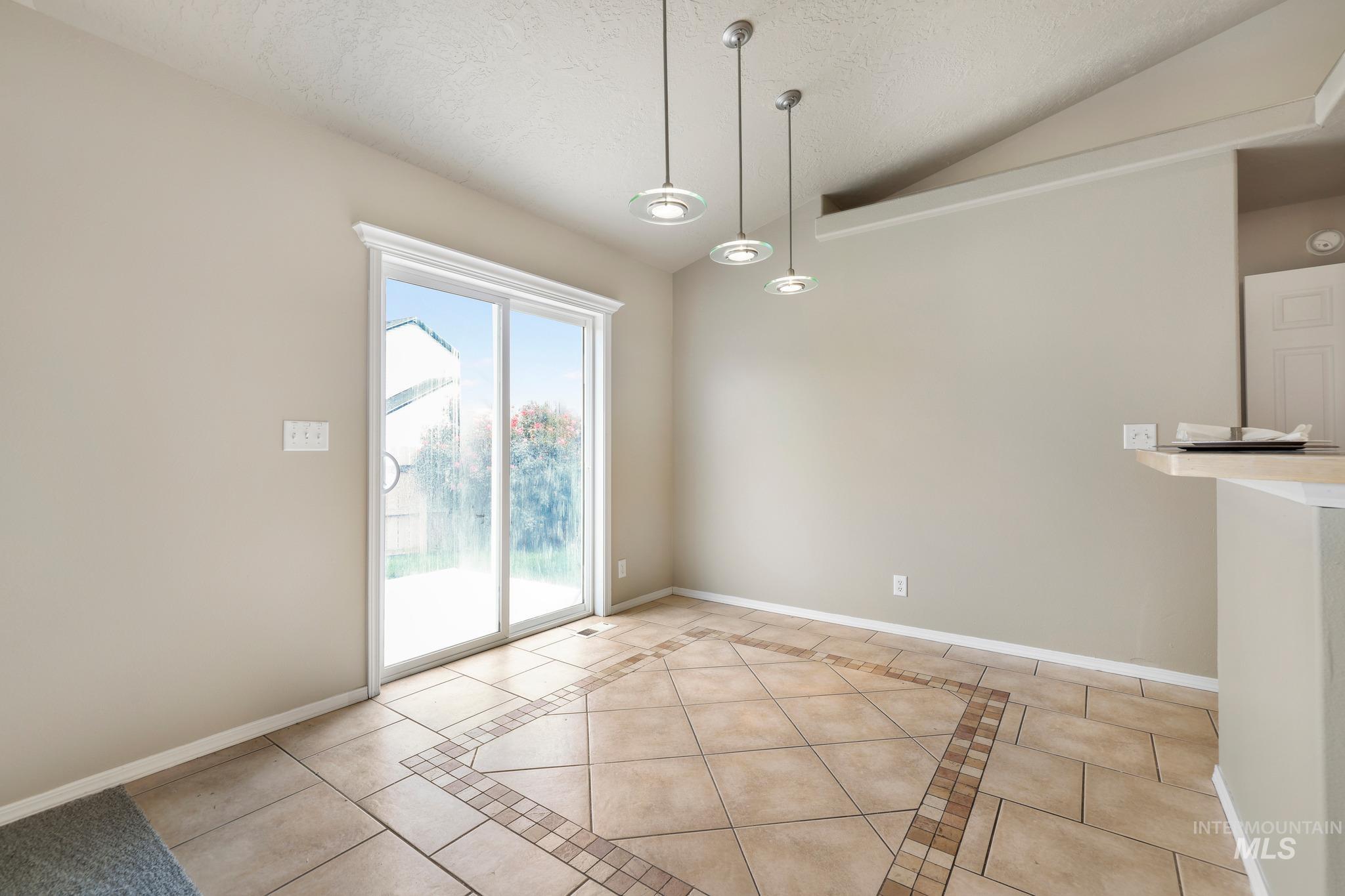427 Clover Ave, Twin Falls, Idaho 83301, 5 Bedrooms, 2 Bathrooms, Residential For Sale, Price $389,000,MLS 99003689