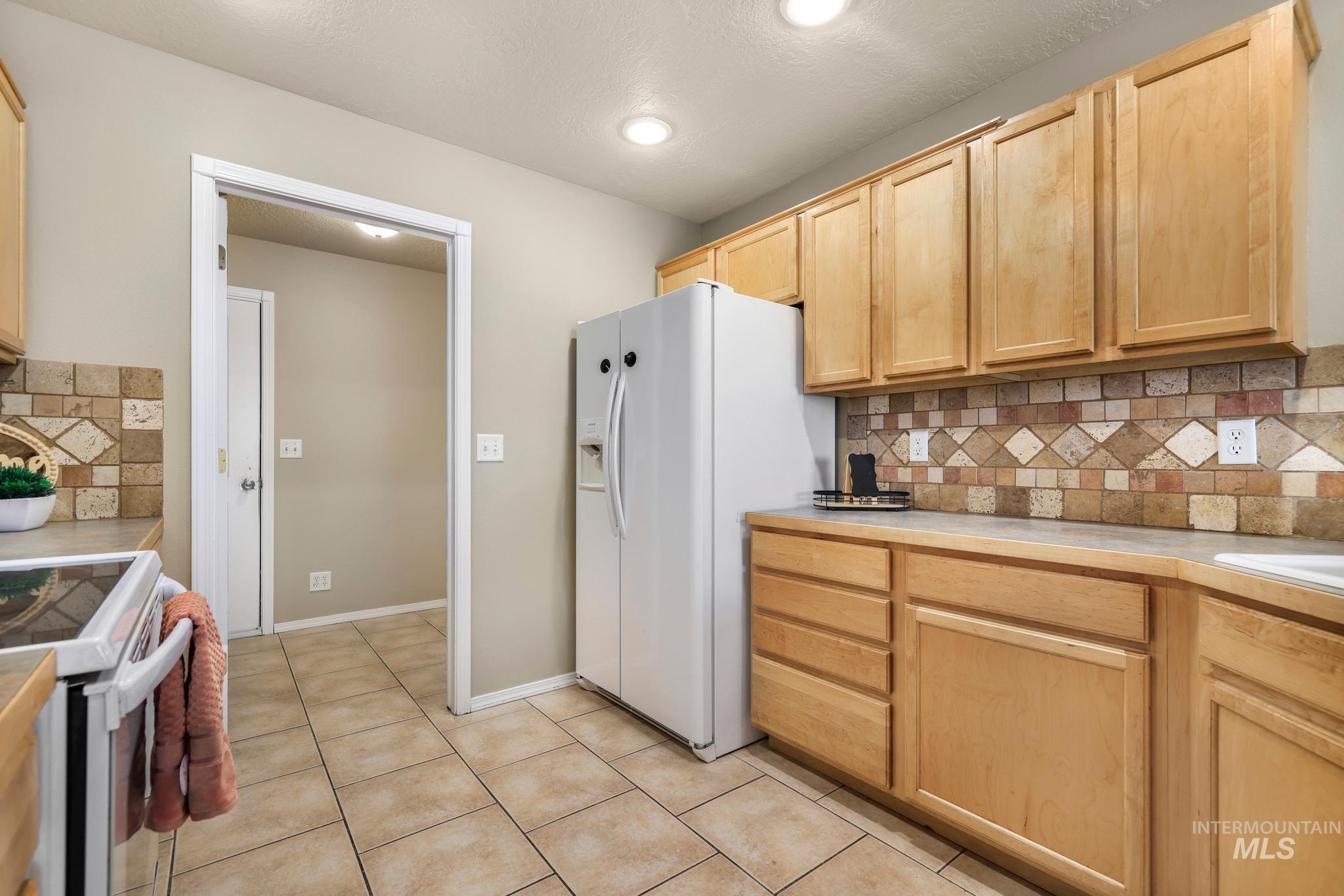 427 Clover Ave, Twin Falls, Idaho 83301, 5 Bedrooms, 2 Bathrooms, Residential For Sale, Price $389,000,MLS 99003689