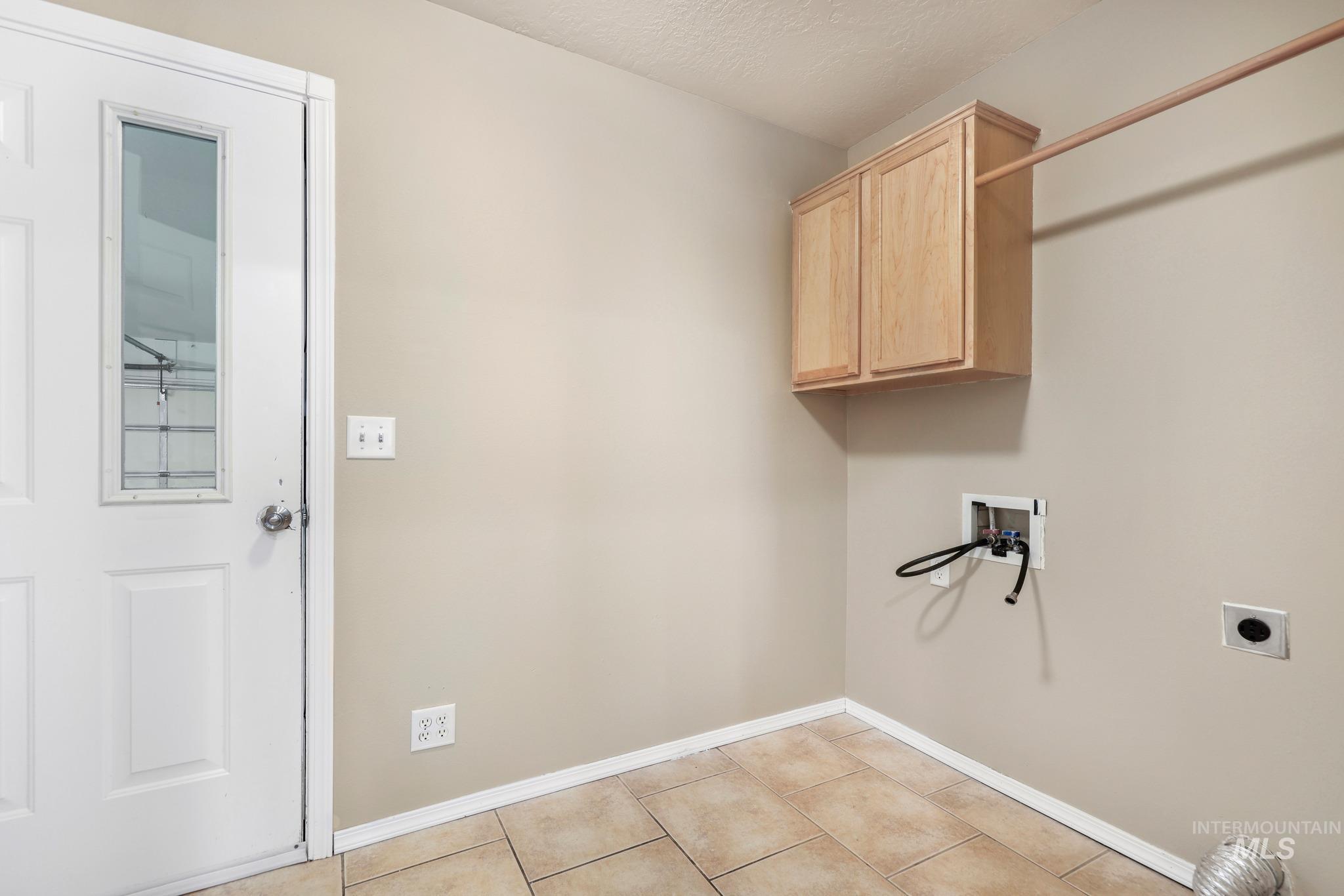 427 Clover Ave, Twin Falls, Idaho 83301, 5 Bedrooms, 2 Bathrooms, Residential For Sale, Price $389,000,MLS 99003689