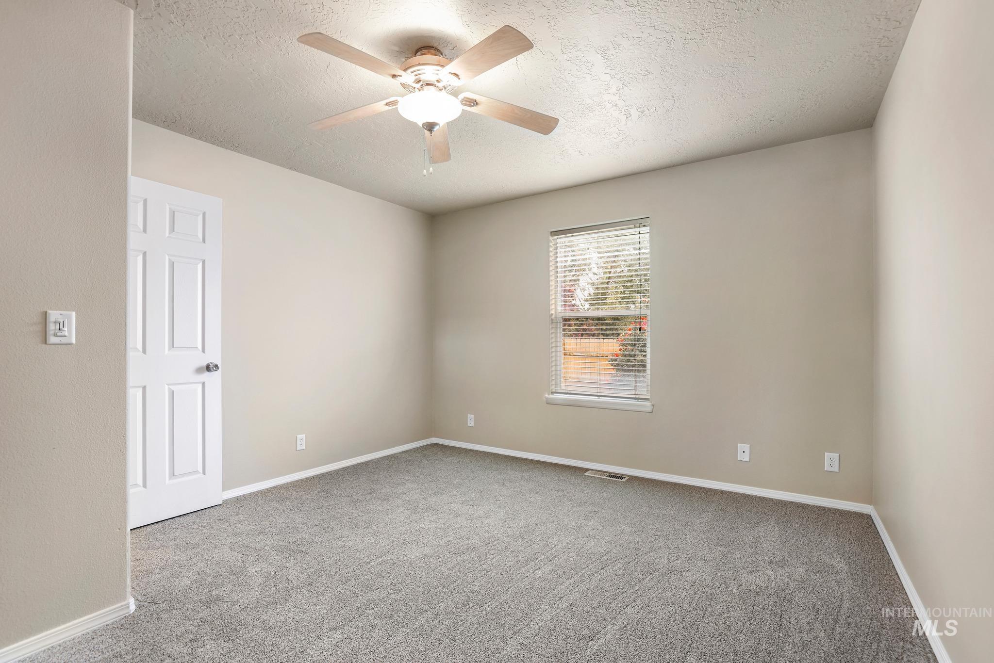 427 Clover Ave, Twin Falls, Idaho 83301, 5 Bedrooms, 2 Bathrooms, Residential For Sale, Price $389,000,MLS 99003689