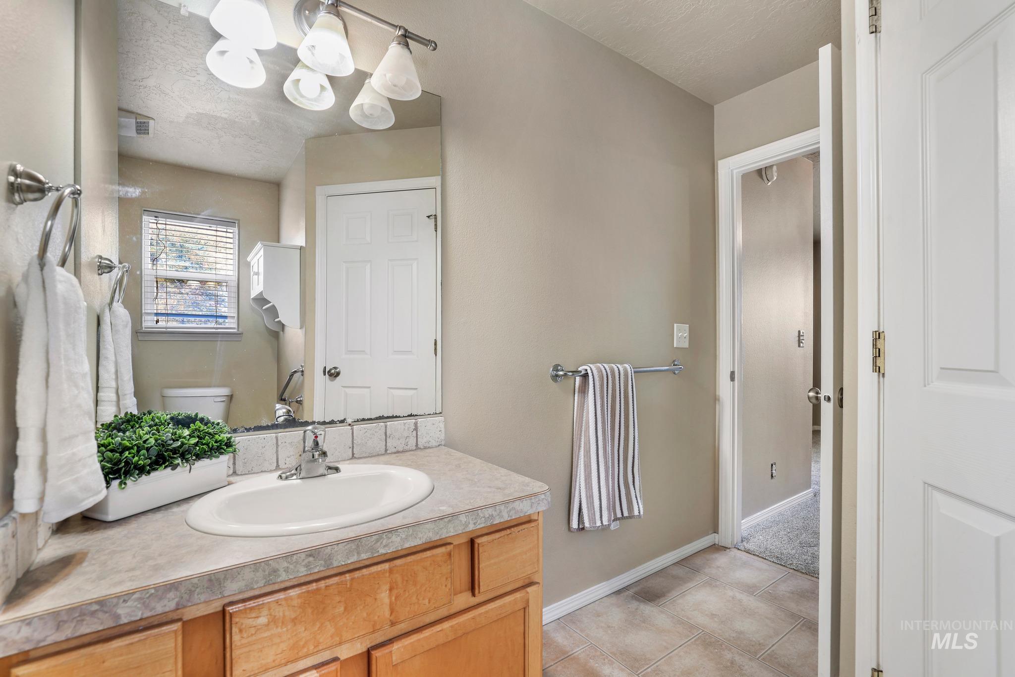 427 Clover Ave, Twin Falls, Idaho 83301, 5 Bedrooms, 2 Bathrooms, Residential For Sale, Price $389,000,MLS 99003689