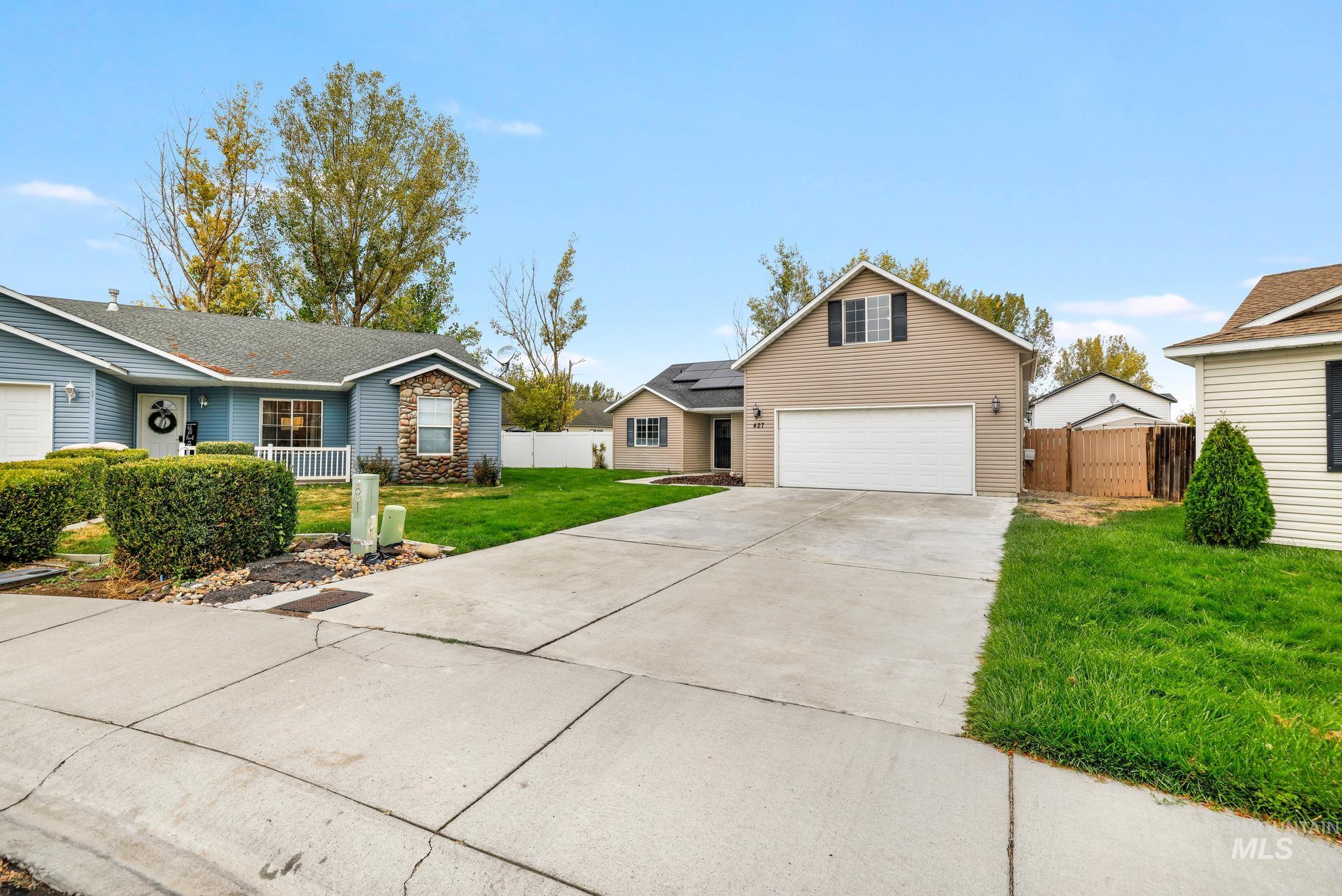 427 Clover Ave, Twin Falls, Idaho 83301, 5 Bedrooms, 2 Bathrooms, Residential For Sale, Price $389,000,MLS 99003689