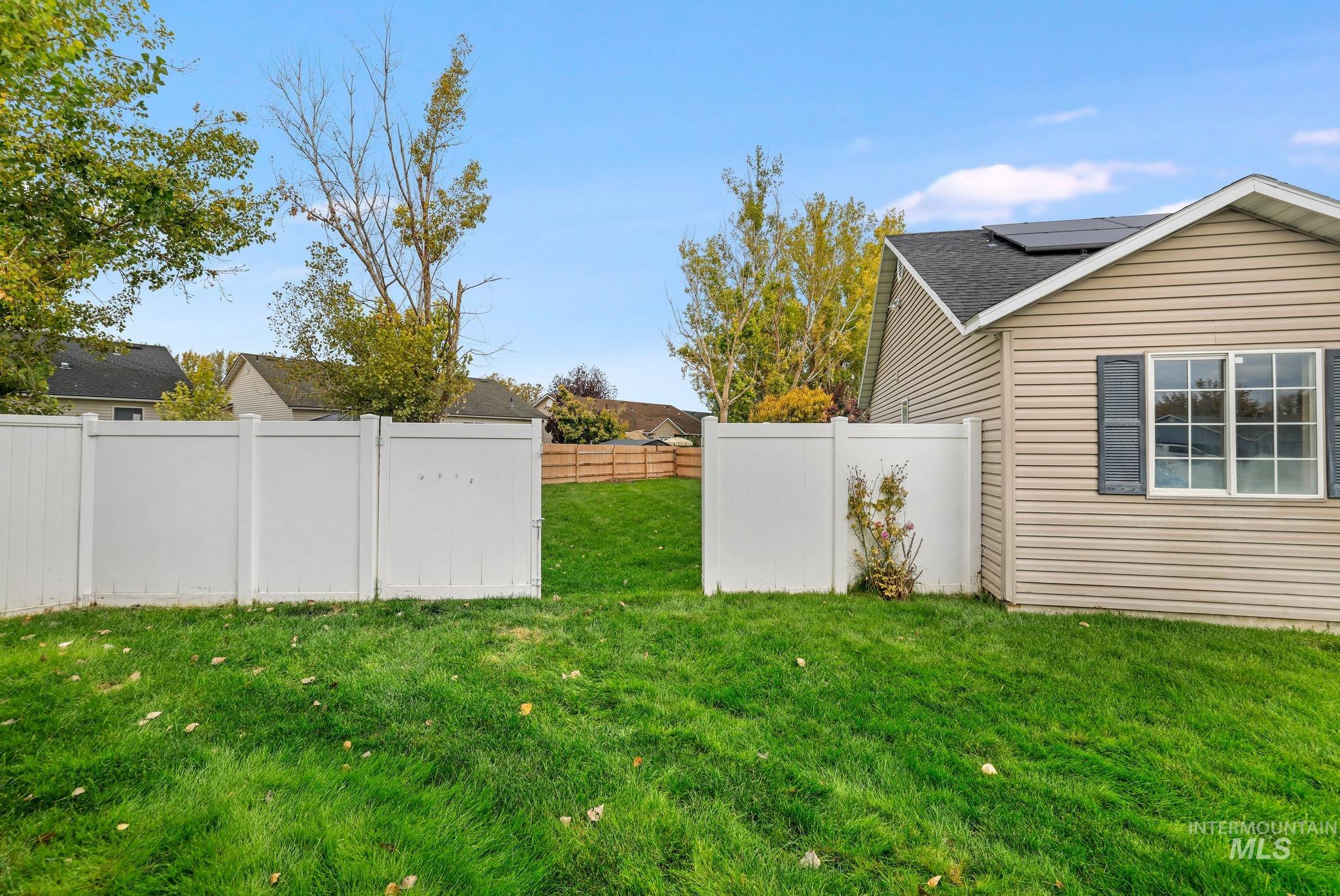 427 Clover Ave, Twin Falls, Idaho 83301, 5 Bedrooms, 2 Bathrooms, Residential For Sale, Price $389,000,MLS 99003689