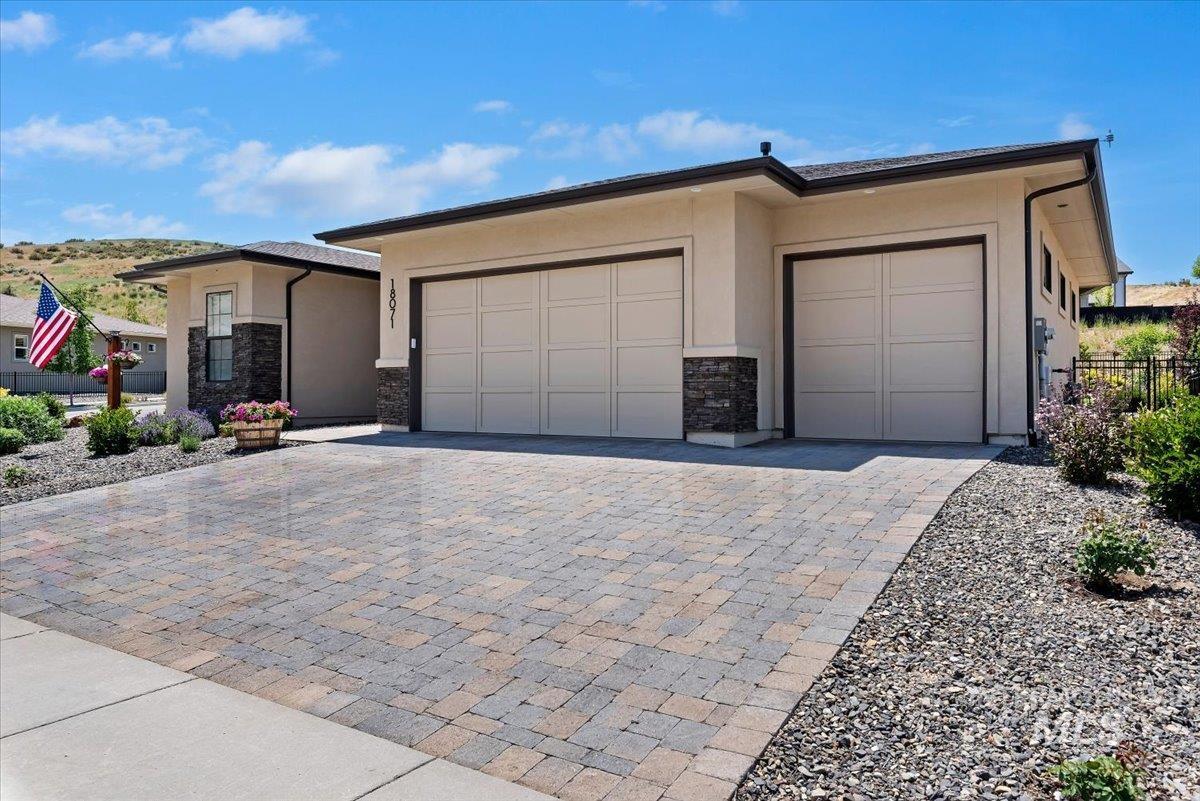18071 N Burnt Car Way, Boise, Idaho 83714, 3 Bedrooms, 2.5 Bathrooms, Residential For Sale, Price $799,999,MLS 99003694