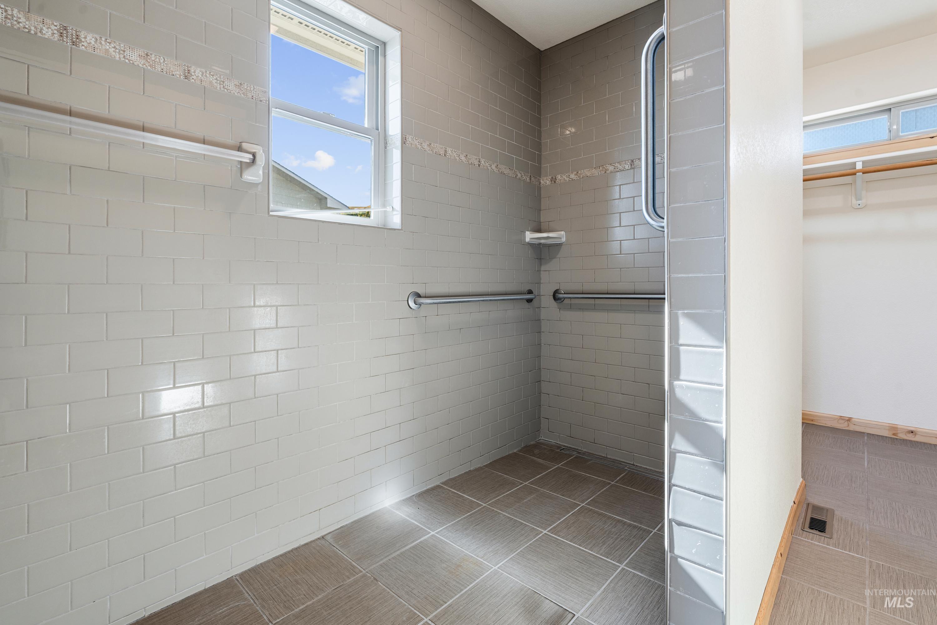1430 Collier Drive, Clarkston, Washington 99403, 3 Bedrooms, 2.5 Bathrooms, Residential For Sale, Price $785,000,MLS 99003701