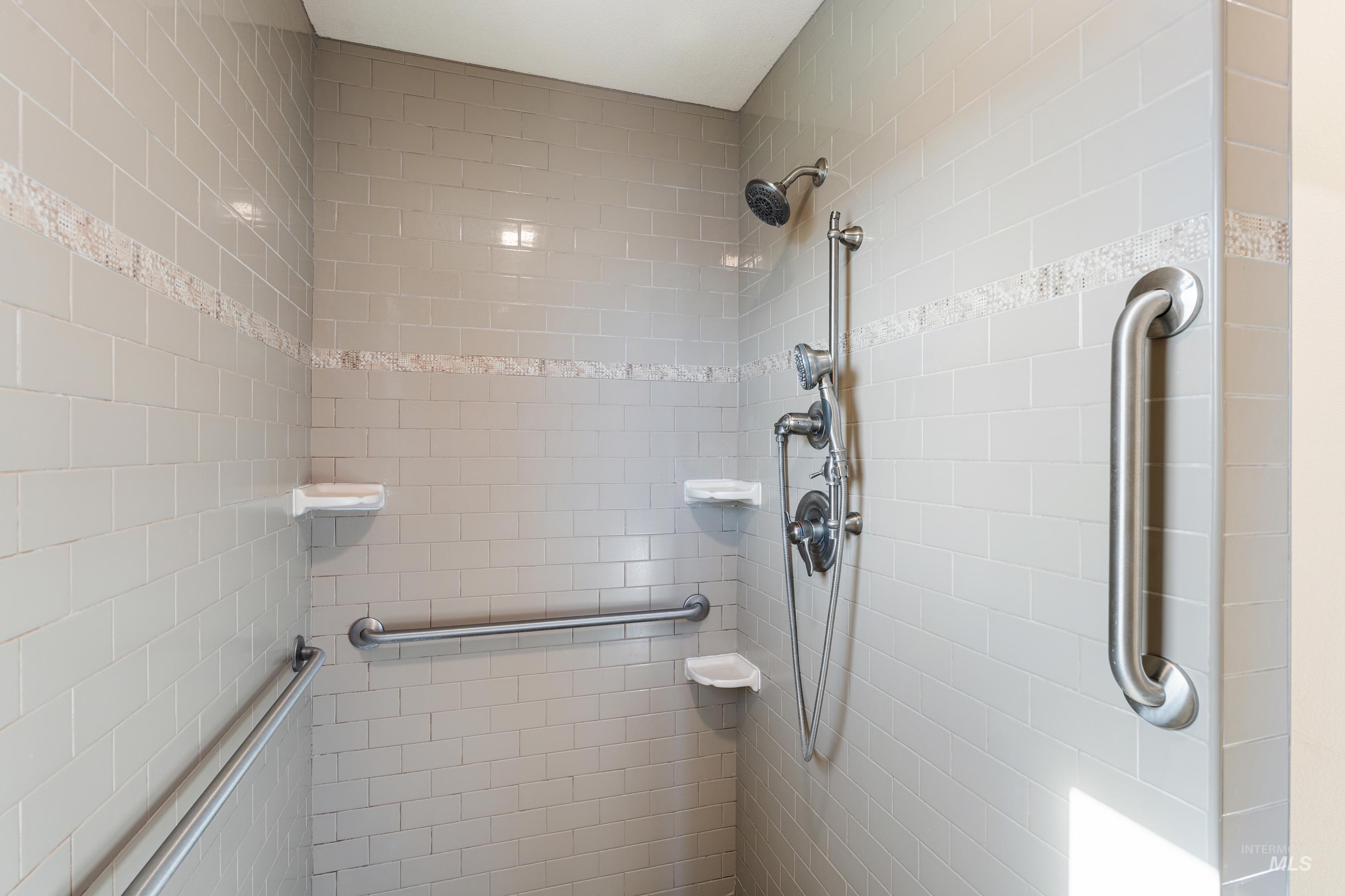 1430 Collier Drive, Clarkston, Washington 99403, 3 Bedrooms, 2.5 Bathrooms, Residential For Sale, Price $785,000,MLS 99003701