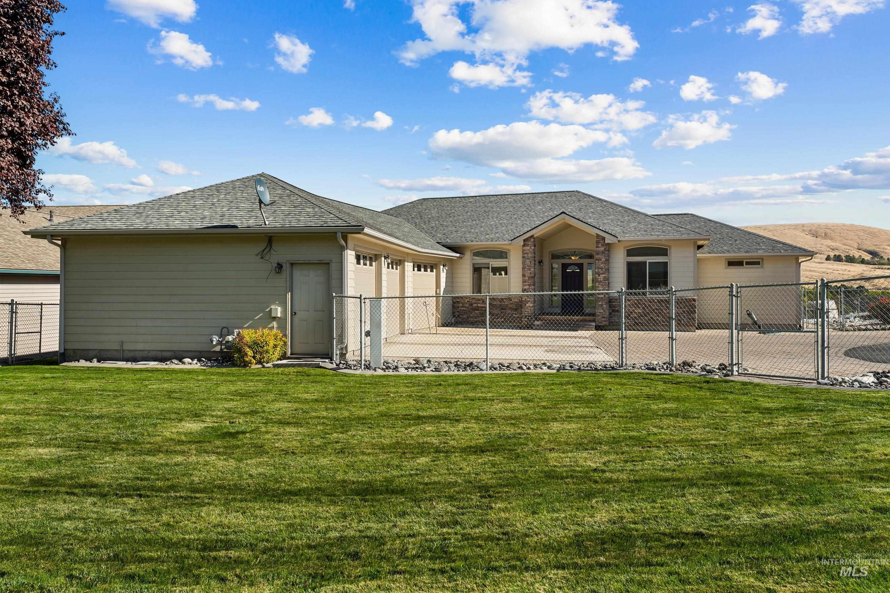 1430 Collier Drive, Clarkston, Washington 99403, 3 Bedrooms, 2.5 Bathrooms, Residential For Sale, Price $785,000,MLS 99003701