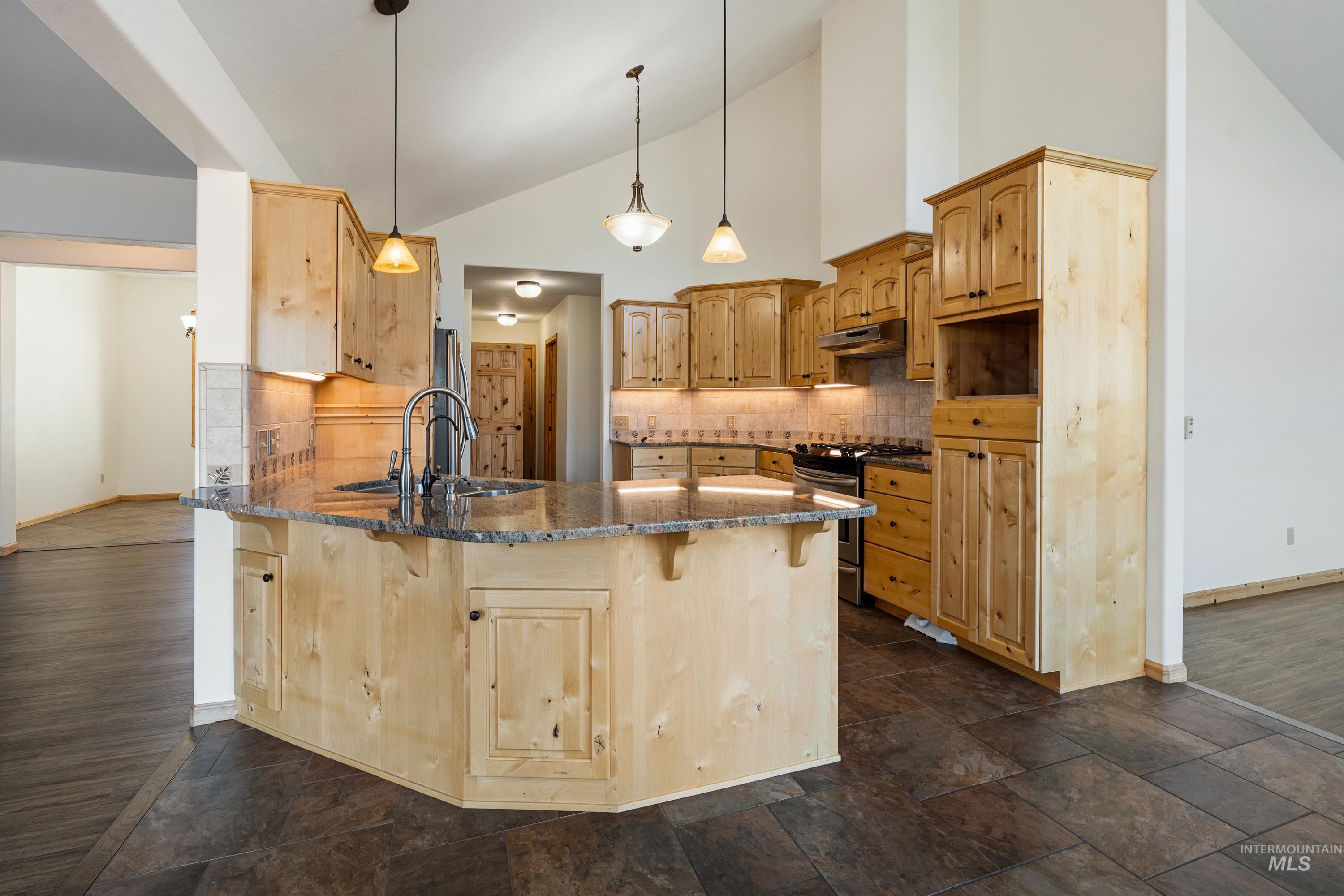 1430 Collier Drive, Clarkston, Washington 99403, 3 Bedrooms, 2.5 Bathrooms, Residential For Sale, Price $785,000,MLS 99003701
