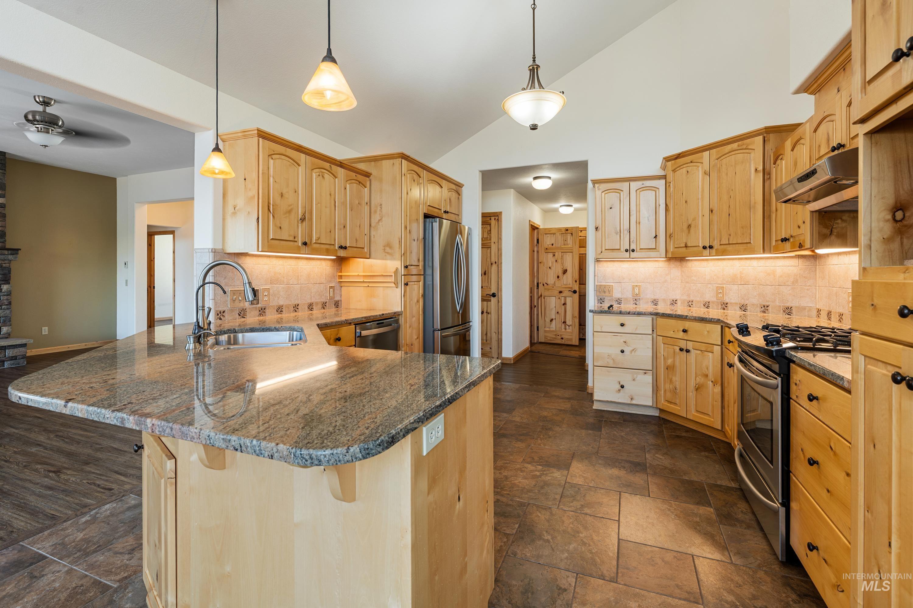 1430 Collier Drive, Clarkston, Washington 99403, 3 Bedrooms, 2.5 Bathrooms, Residential For Sale, Price $785,000,MLS 99003701