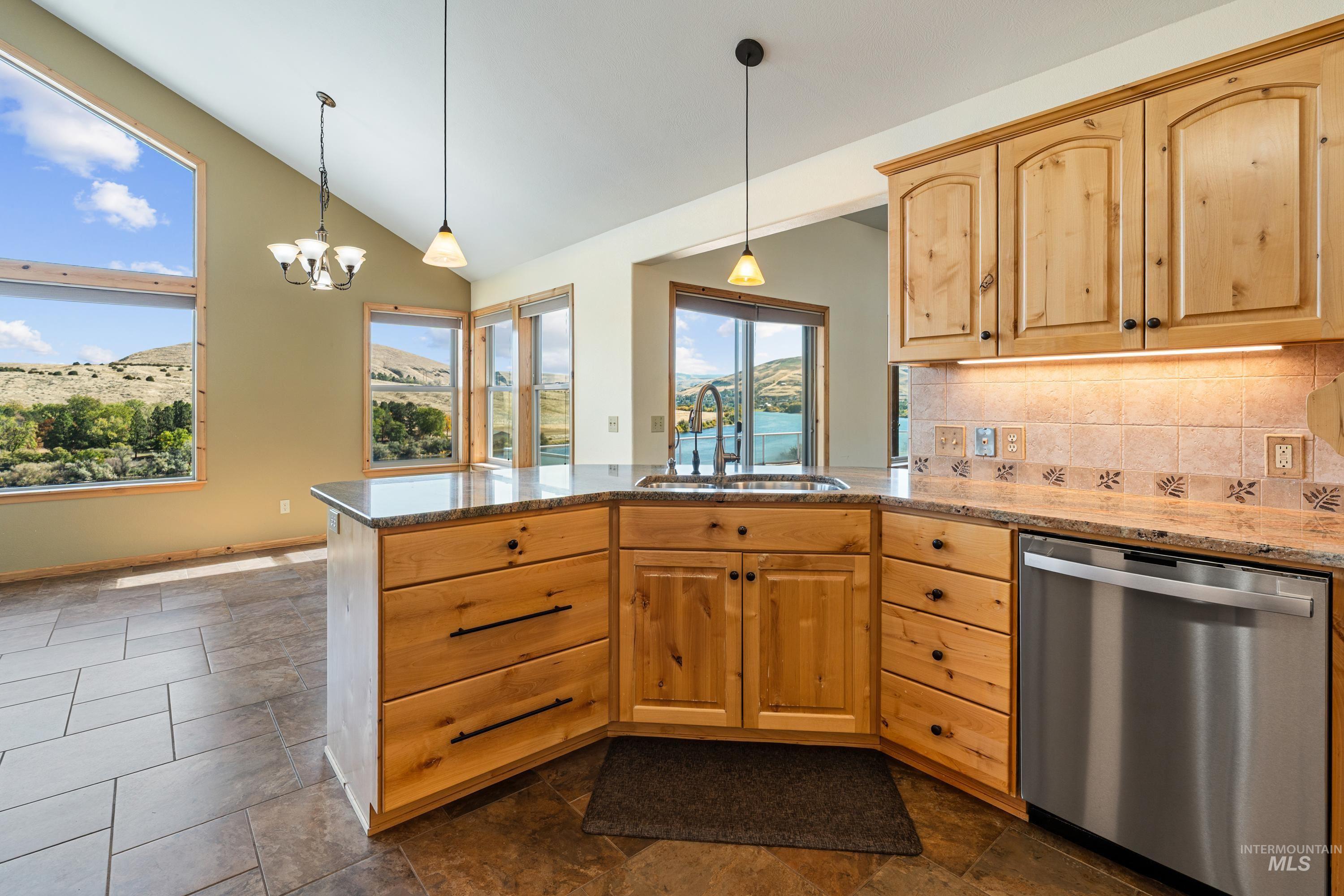 1430 Collier Drive, Clarkston, Washington 99403, 3 Bedrooms, 2.5 Bathrooms, Residential For Sale, Price $785,000,MLS 99003701