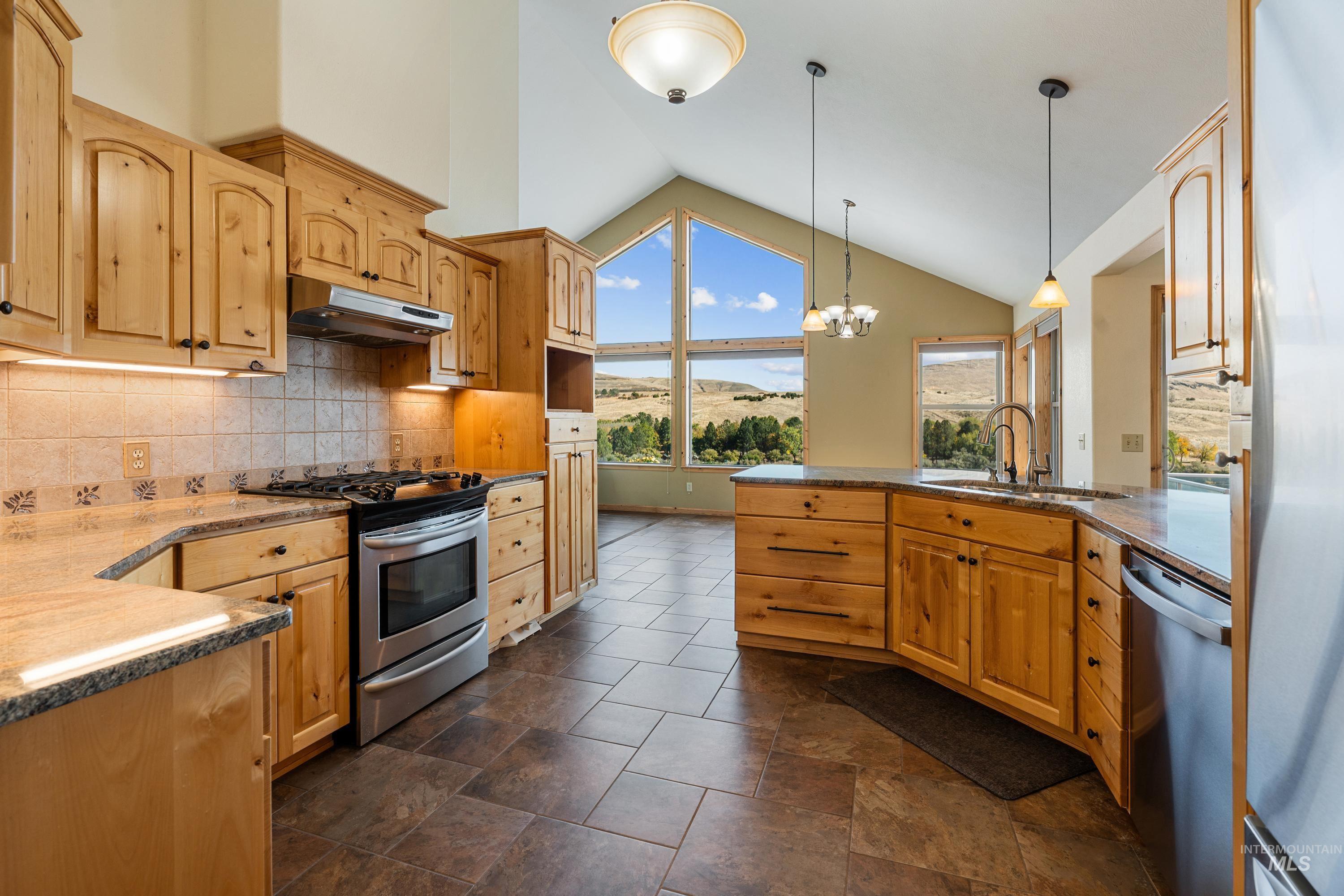 1430 Collier Drive, Clarkston, Washington 99403, 3 Bedrooms, 2.5 Bathrooms, Residential For Sale, Price $785,000,MLS 99003701