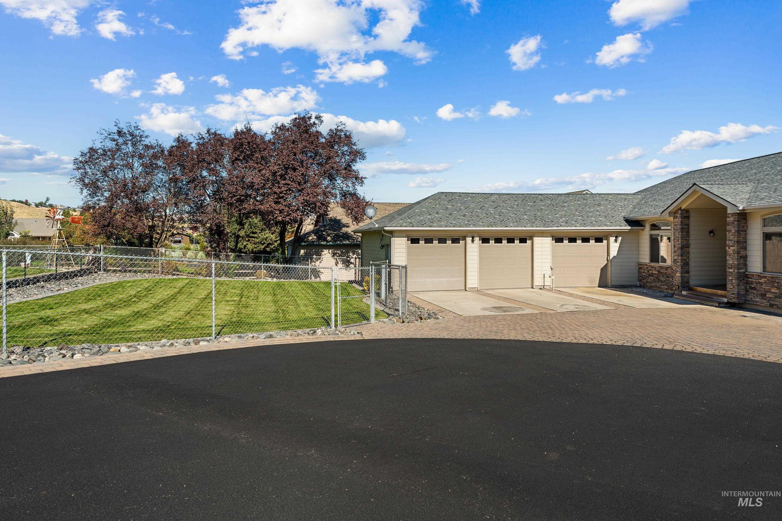 1430 Collier Drive, Clarkston, Washington 99403, 3 Bedrooms, 2.5 Bathrooms, Residential For Sale, Price $785,000,MLS 99003701
