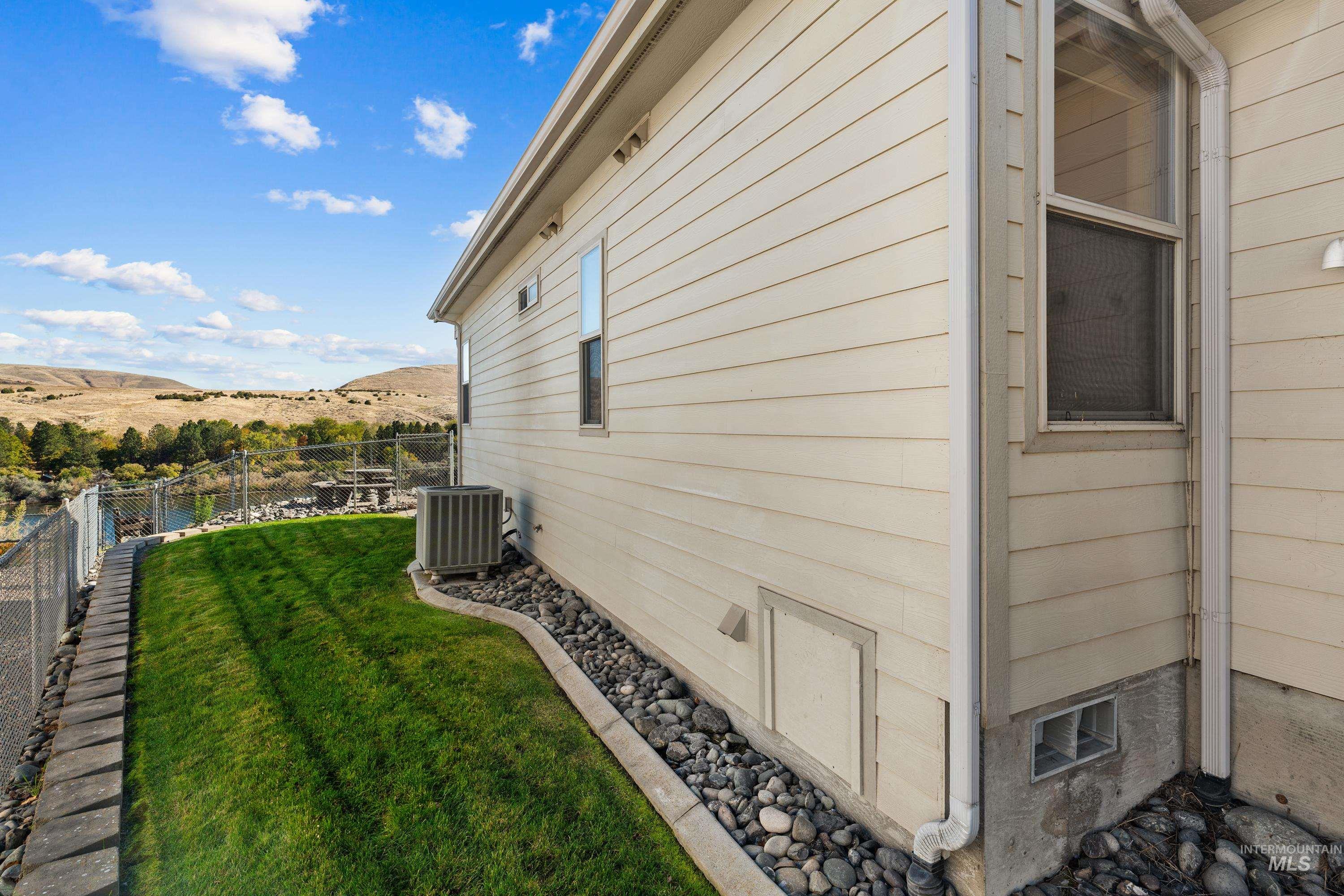 1430 Collier Drive, Clarkston, Washington 99403, 3 Bedrooms, 2.5 Bathrooms, Residential For Sale, Price $785,000,MLS 99003701