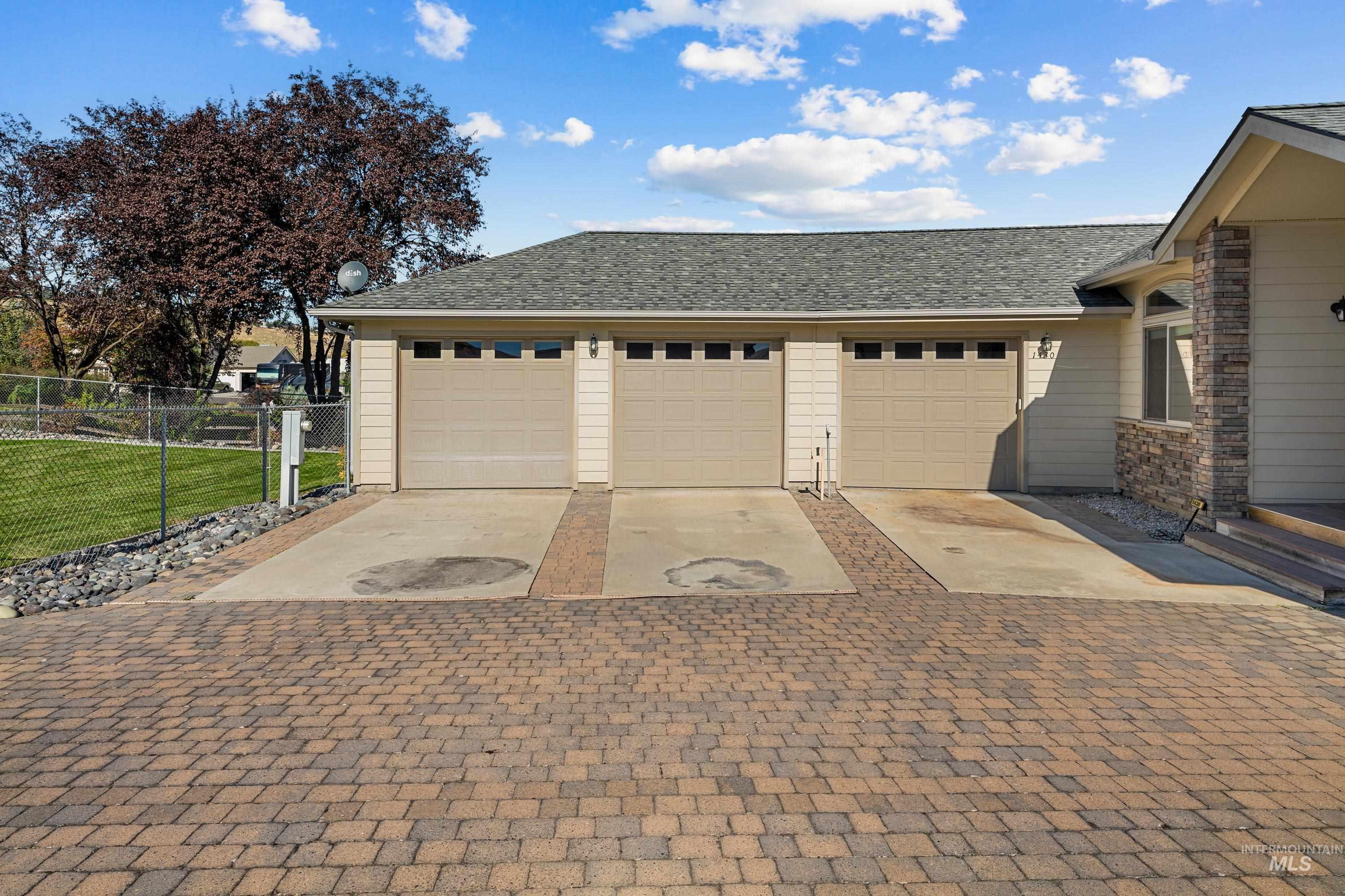 1430 Collier Drive, Clarkston, Washington 99403, 3 Bedrooms, 2.5 Bathrooms, Residential For Sale, Price $785,000,MLS 99003701