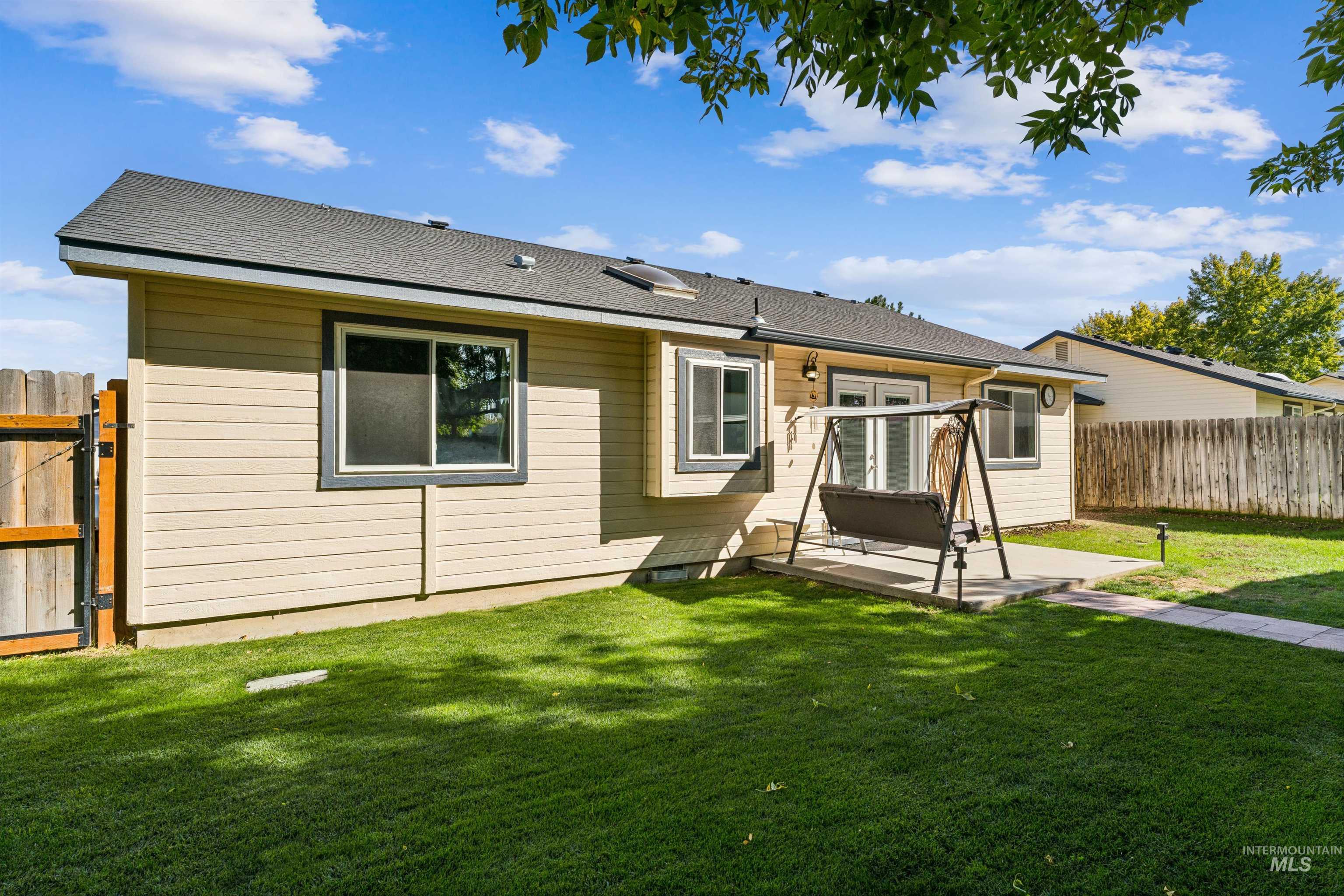 59 S Rolling Green St., Nampa, Idaho 83687, 3 Bedrooms, 2 Bathrooms, Residential For Sale, Price $380,000,MLS 99003702