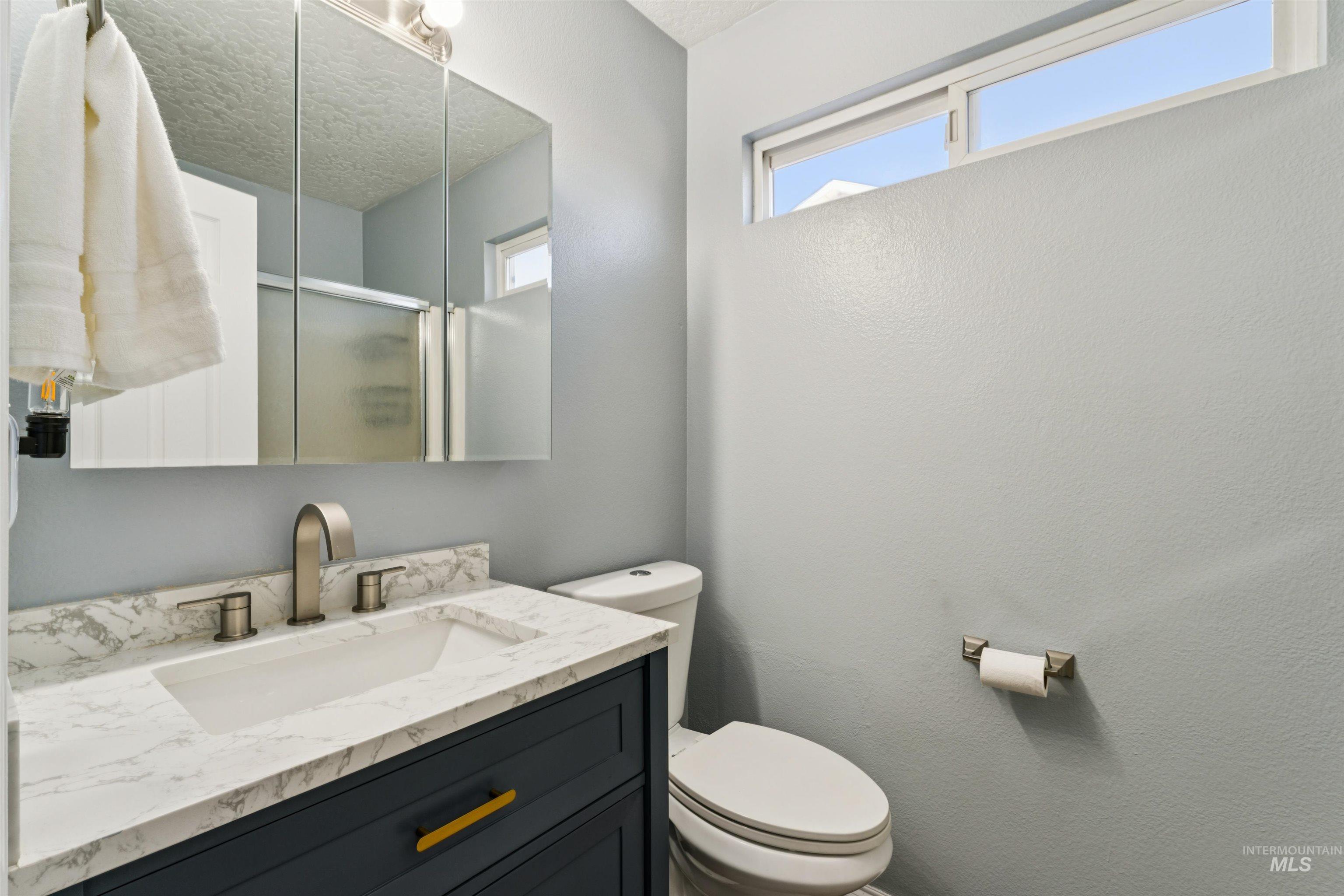 59 S Rolling Green St., Nampa, Idaho 83687, 3 Bedrooms, 2 Bathrooms, Residential For Sale, Price $380,000,MLS 99003702