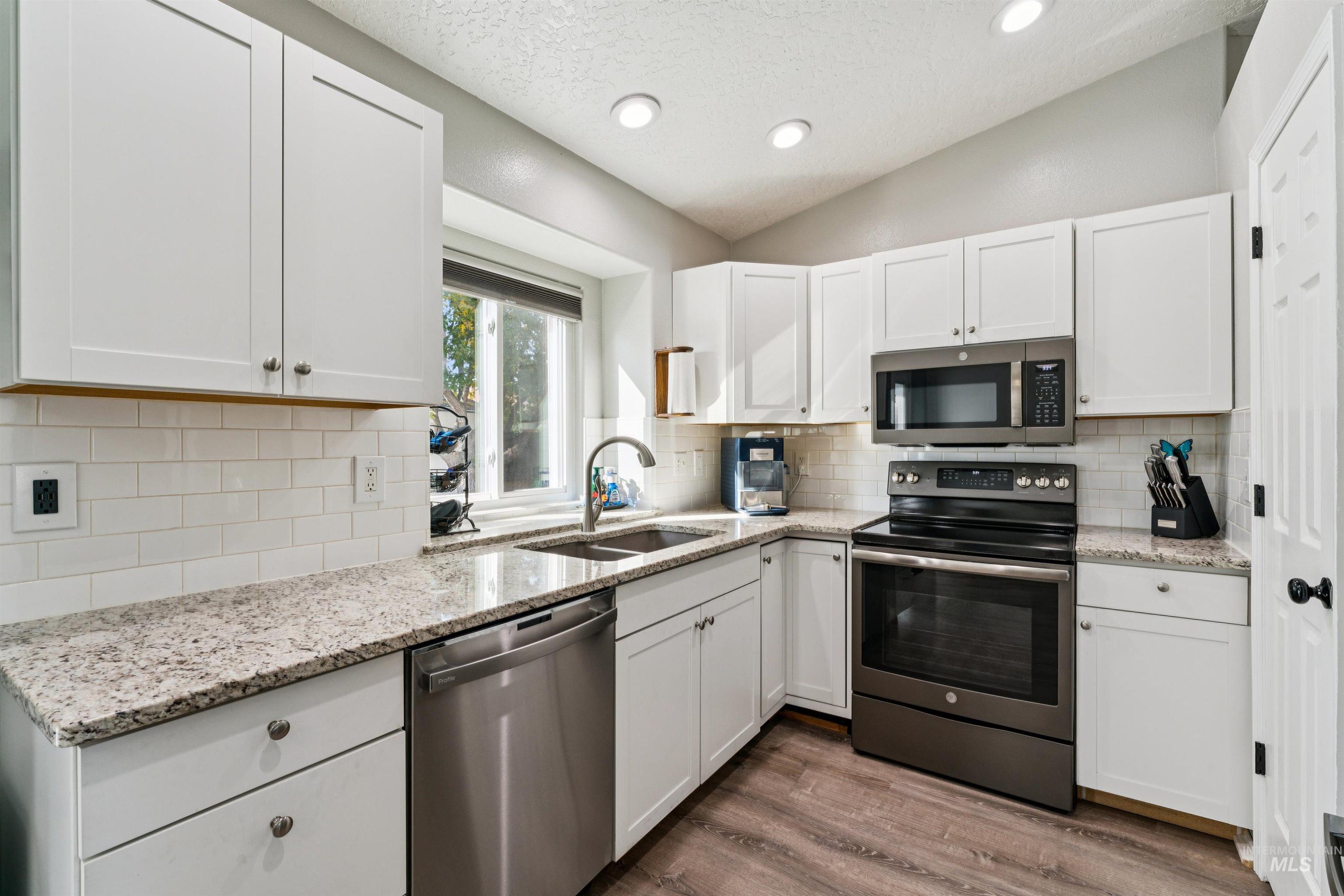 59 S Rolling Green St., Nampa, Idaho 83687, 3 Bedrooms, 2 Bathrooms, Residential For Sale, Price $380,000,MLS 99003702