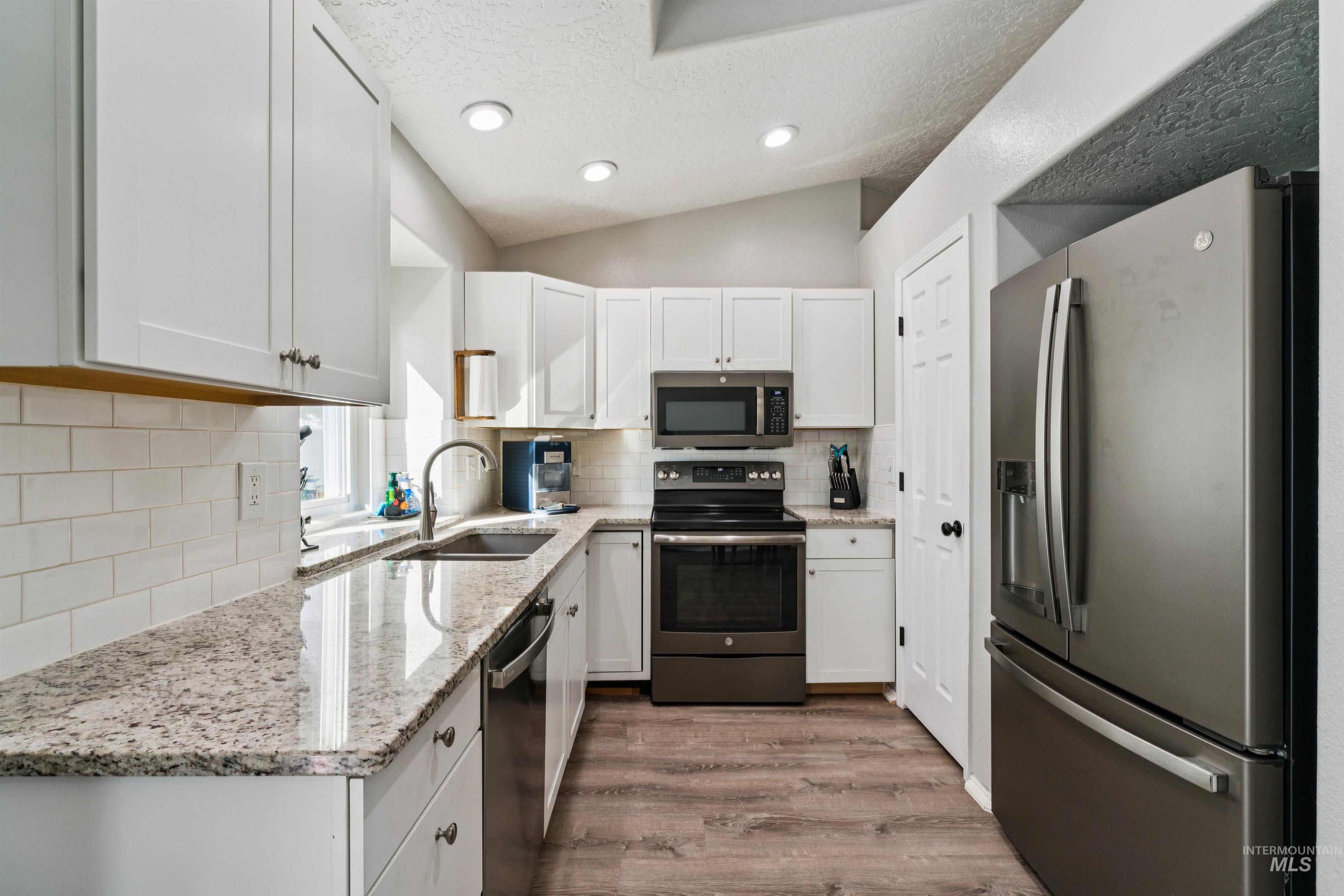 59 S Rolling Green St., Nampa, Idaho 83687, 3 Bedrooms, 2 Bathrooms, Residential For Sale, Price $380,000,MLS 99003702