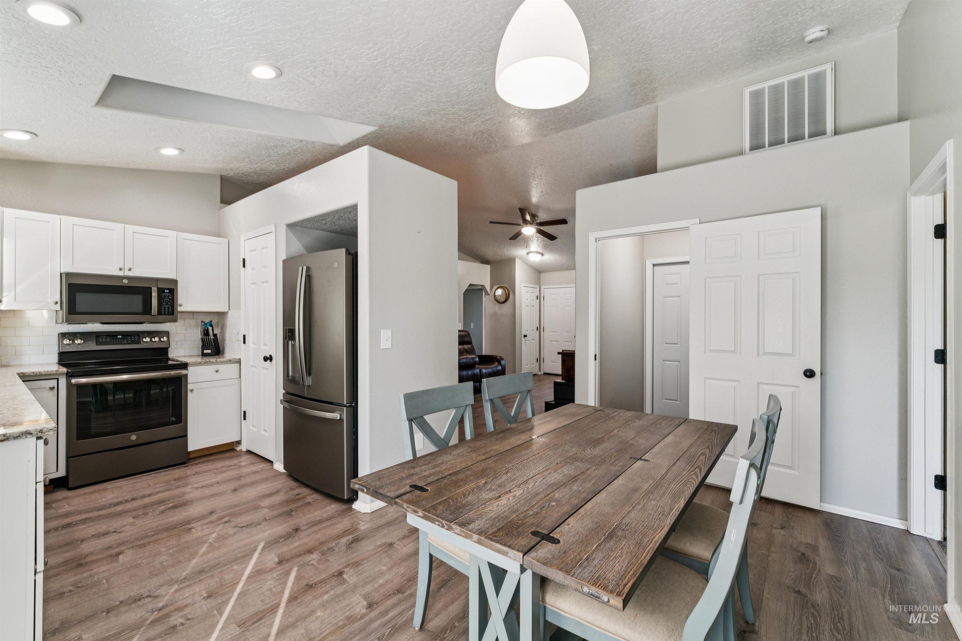 59 S Rolling Green St., Nampa, Idaho 83687, 3 Bedrooms, 2 Bathrooms, Residential For Sale, Price $380,000,MLS 99003702