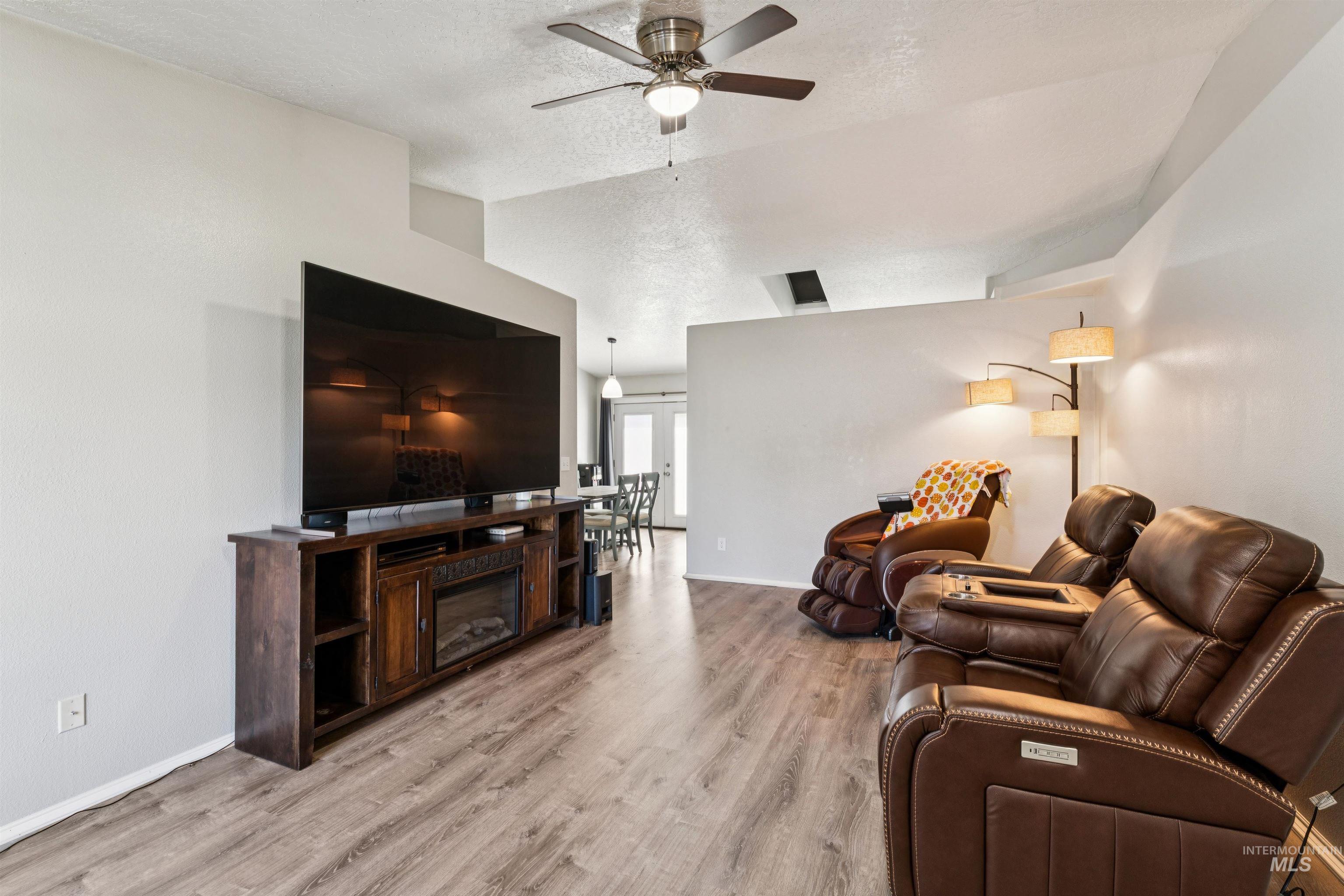 59 S Rolling Green St., Nampa, Idaho 83687, 3 Bedrooms, 2 Bathrooms, Residential For Sale, Price $380,000,MLS 99003702