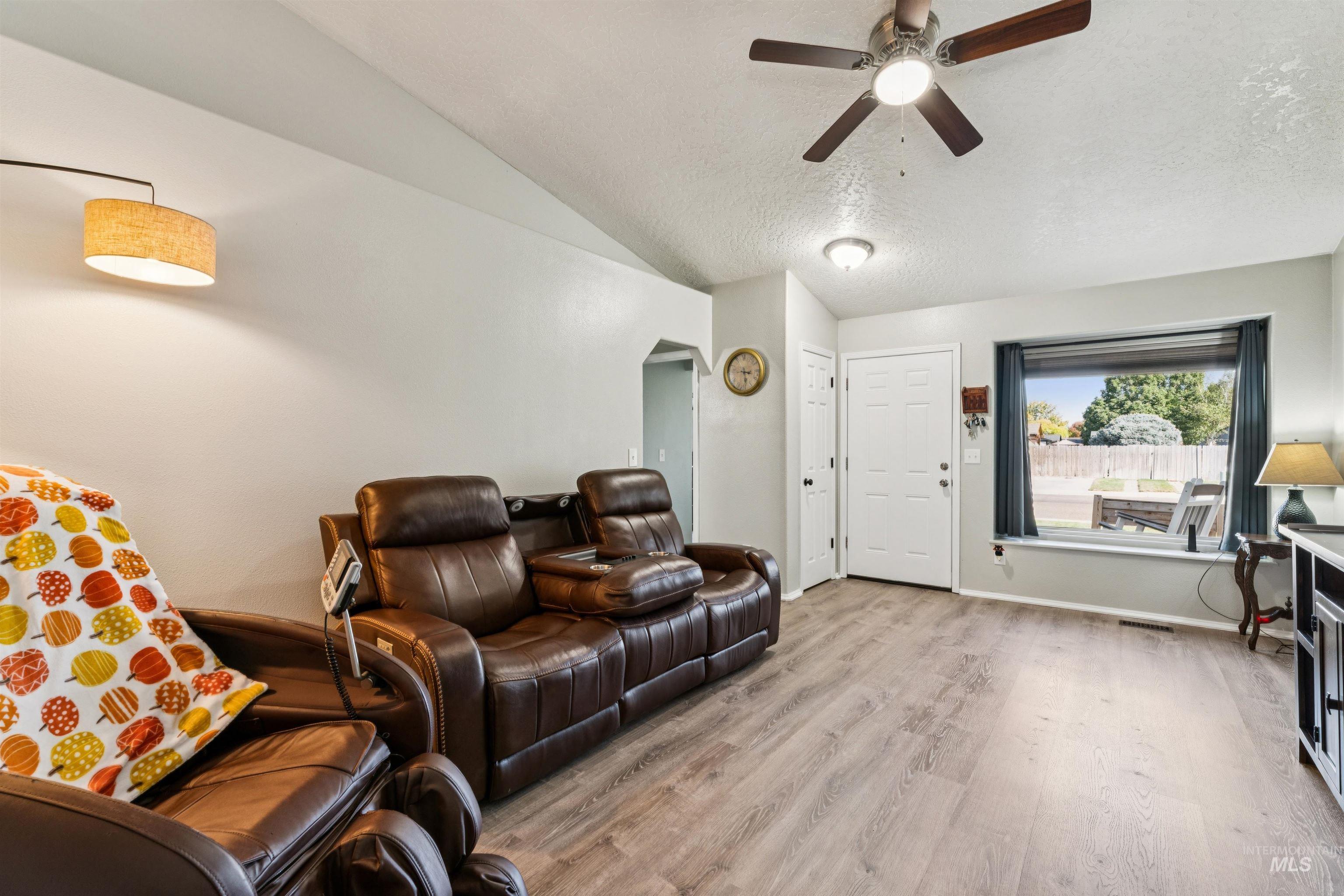 59 S Rolling Green St., Nampa, Idaho 83687, 3 Bedrooms, 2 Bathrooms, Residential For Sale, Price $380,000,MLS 99003702