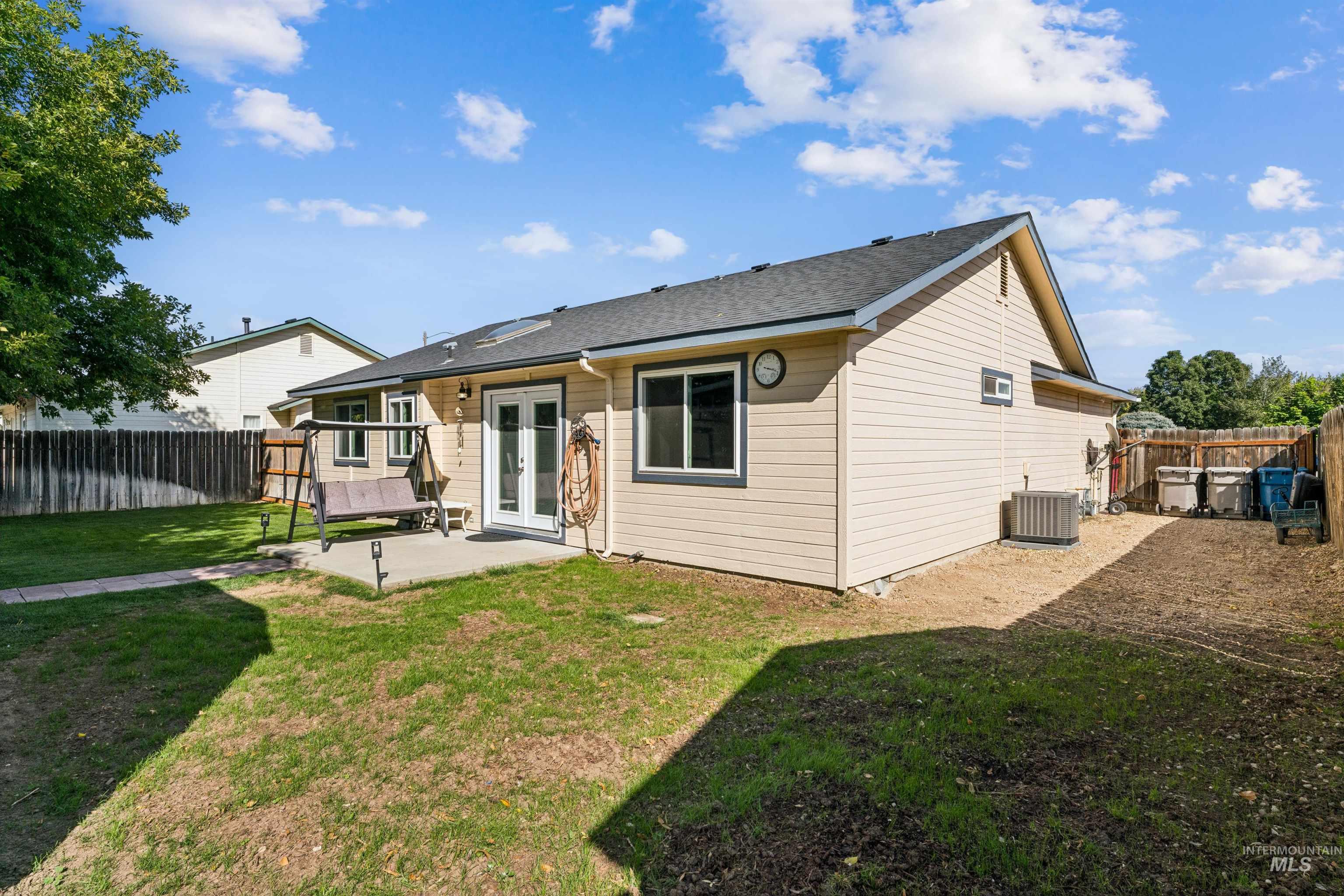 59 S Rolling Green St., Nampa, Idaho 83687, 3 Bedrooms, 2 Bathrooms, Residential For Sale, Price $380,000,MLS 99003702