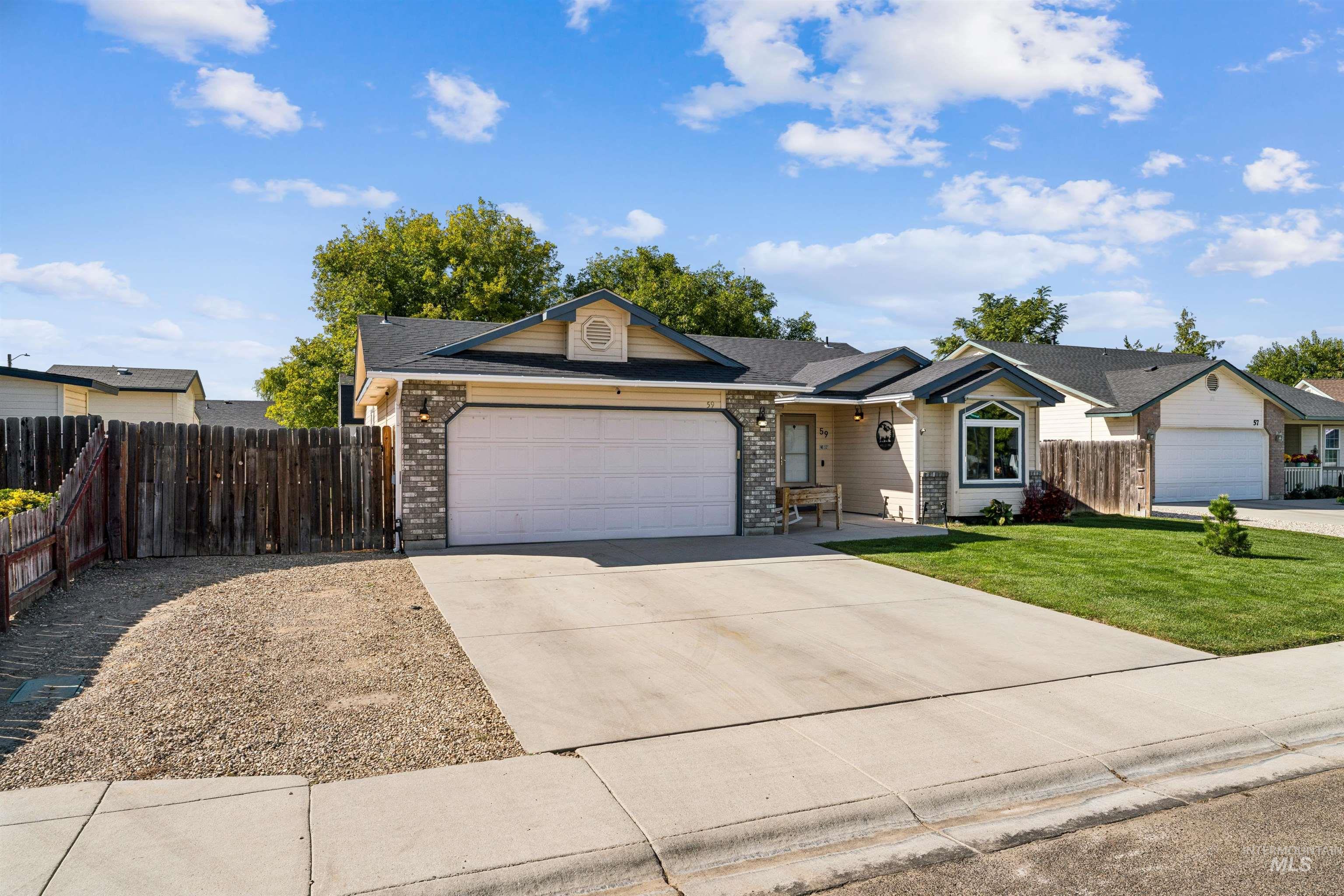 59 S Rolling Green St., Nampa, Idaho 83687, 3 Bedrooms, 2 Bathrooms, Residential For Sale, Price $380,000,MLS 99003702