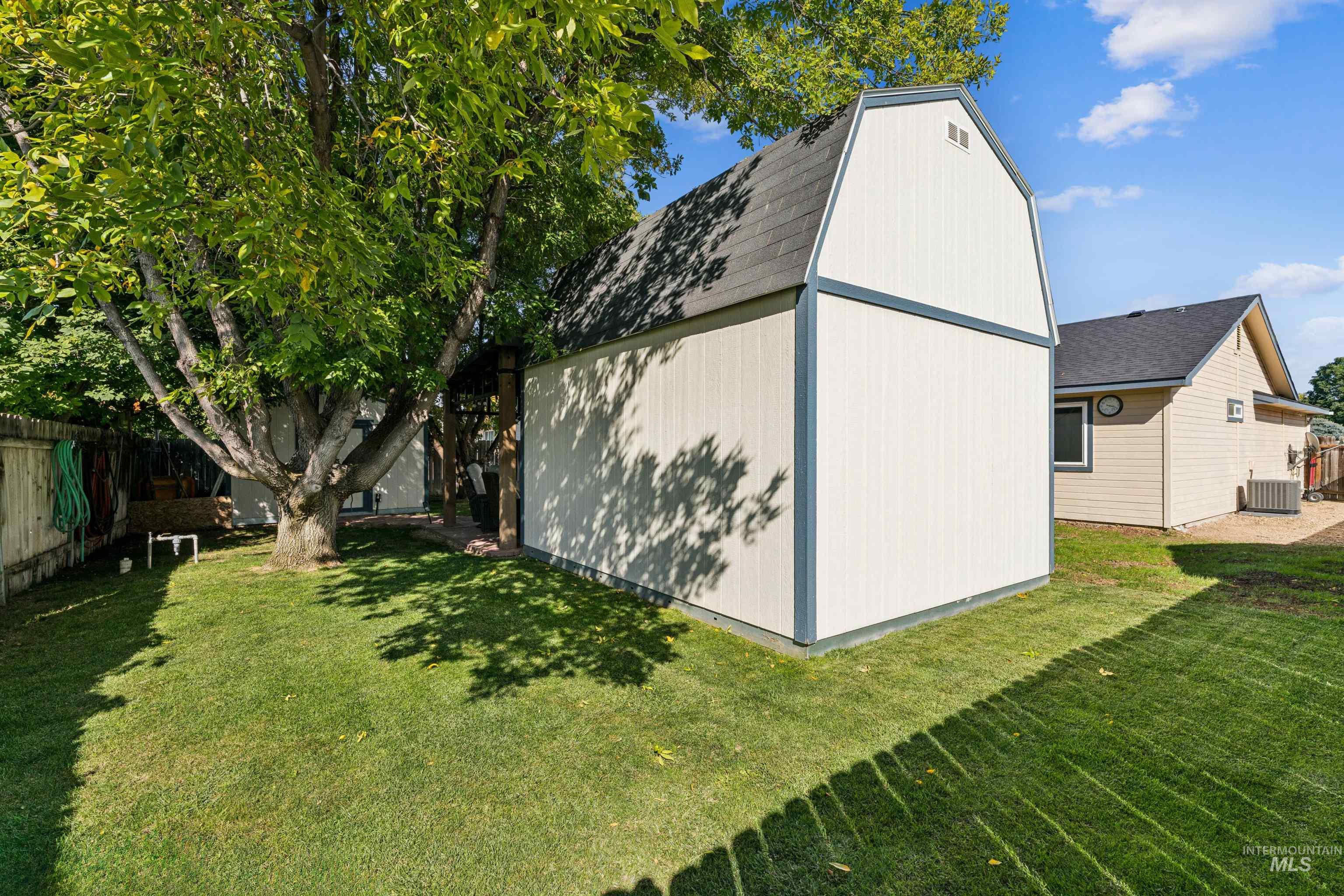 59 S Rolling Green St., Nampa, Idaho 83687, 3 Bedrooms, 2 Bathrooms, Residential For Sale, Price $380,000,MLS 99003702