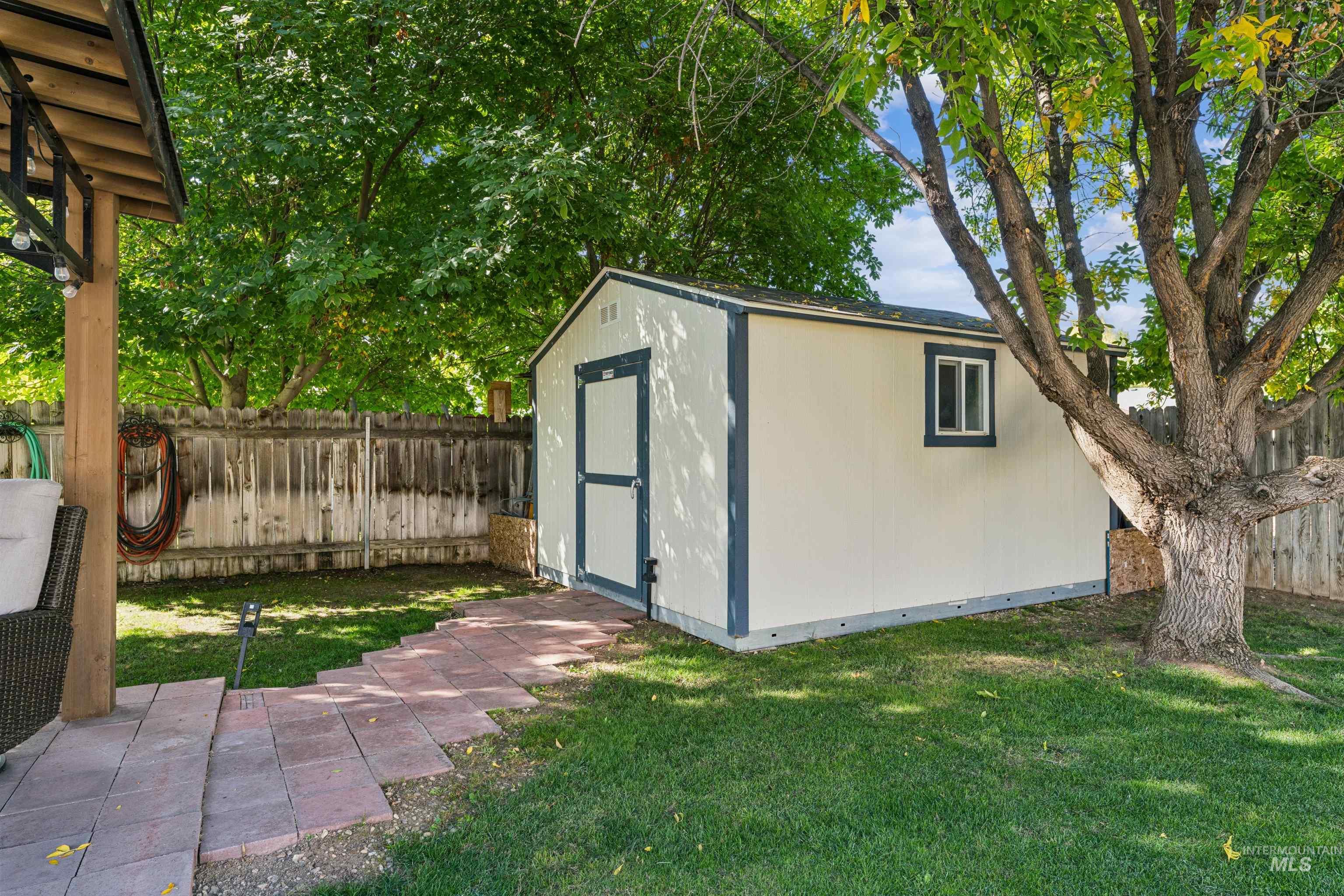 59 S Rolling Green St., Nampa, Idaho 83687, 3 Bedrooms, 2 Bathrooms, Residential For Sale, Price $380,000,MLS 99003702