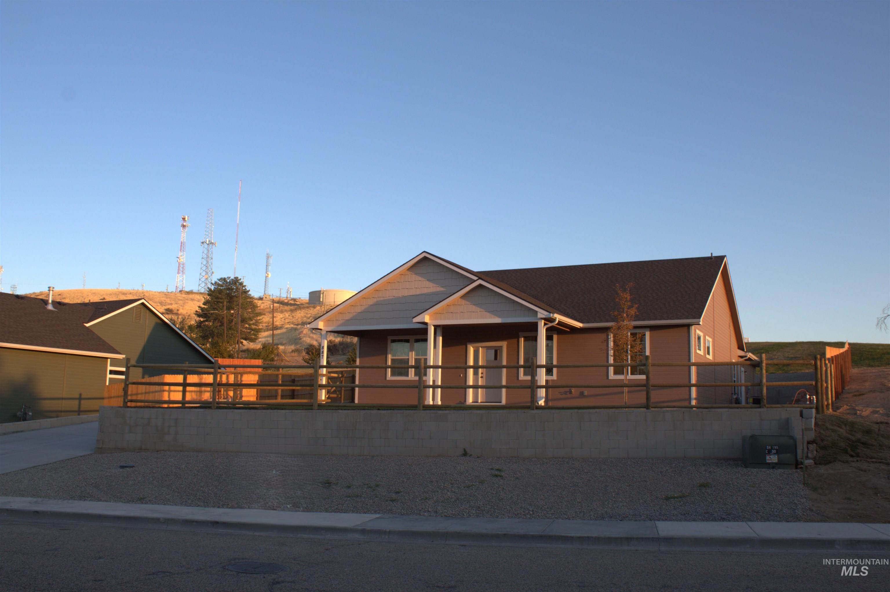 887 S. Iowa Ave., Payette, Idaho 83661, 3 Bedrooms, 2 Bathrooms, Residential For Sale, Price $395,000,MLS 99003703