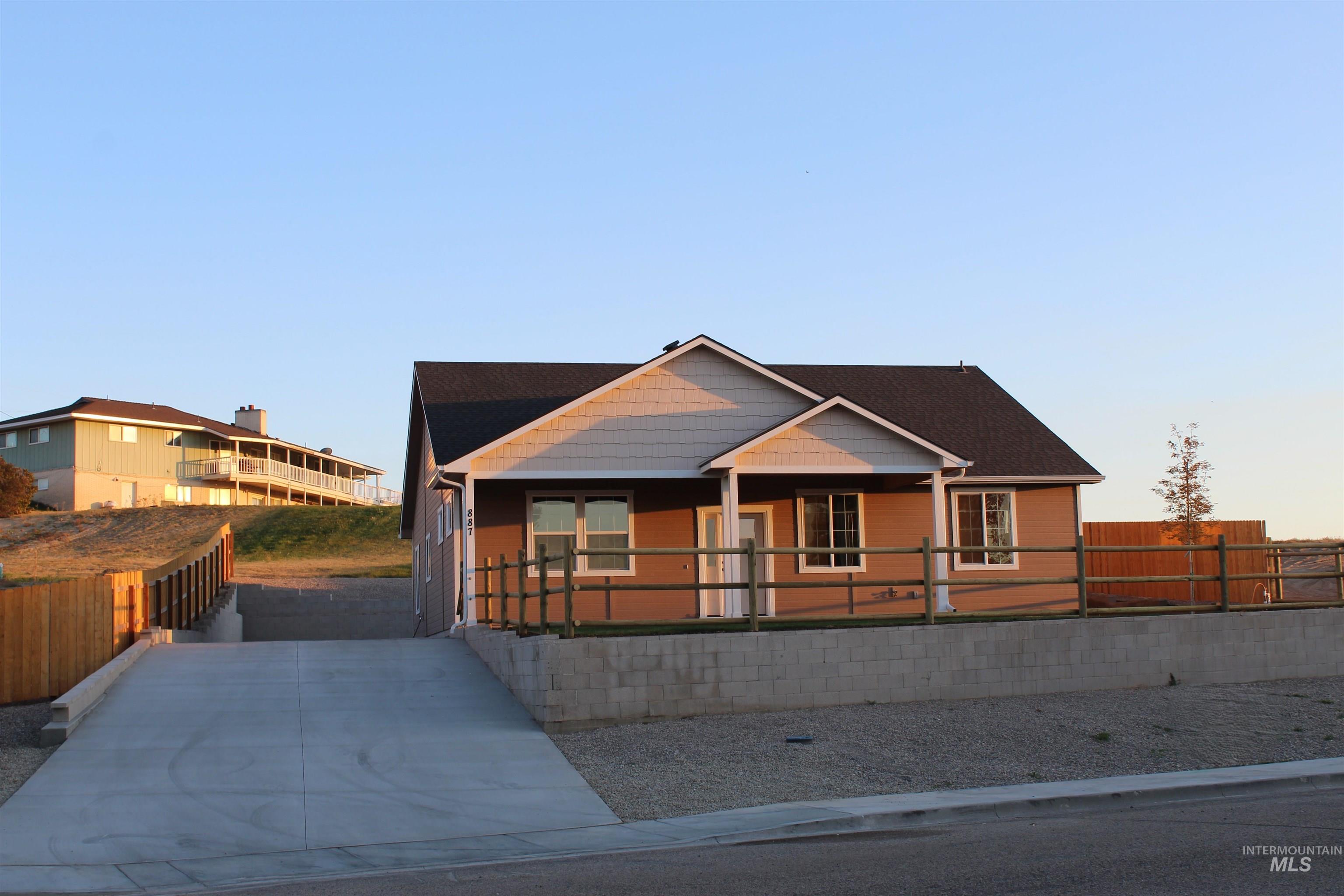 887 S. Iowa Ave., Payette, Idaho 83661, 3 Bedrooms, 2 Bathrooms, Residential For Sale, Price $395,000,MLS 99003703
